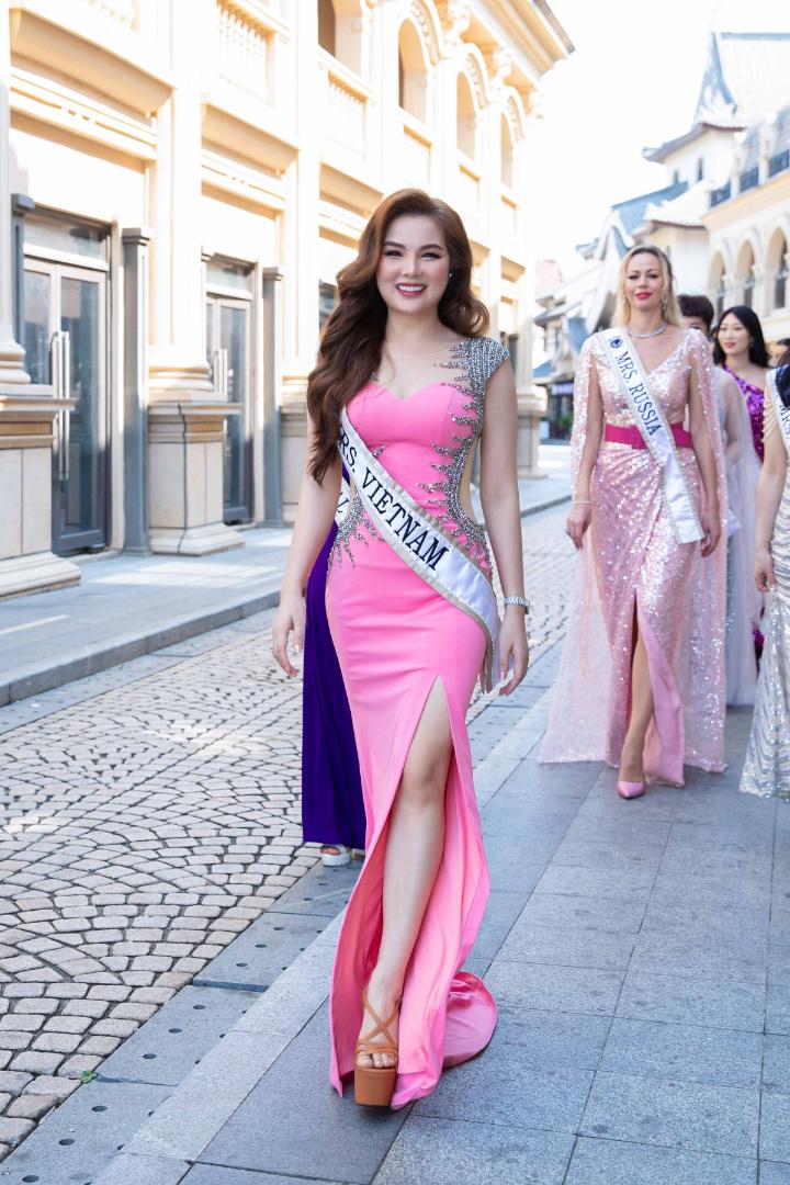 Mrs. Globe Hoa hậu Quý bà Hoàn Cầu 2.1 Hoa hậu Ngọc Trang nhan sắc nổi bật trong những ngày tập luyện tại Mrs. Globe 2024
