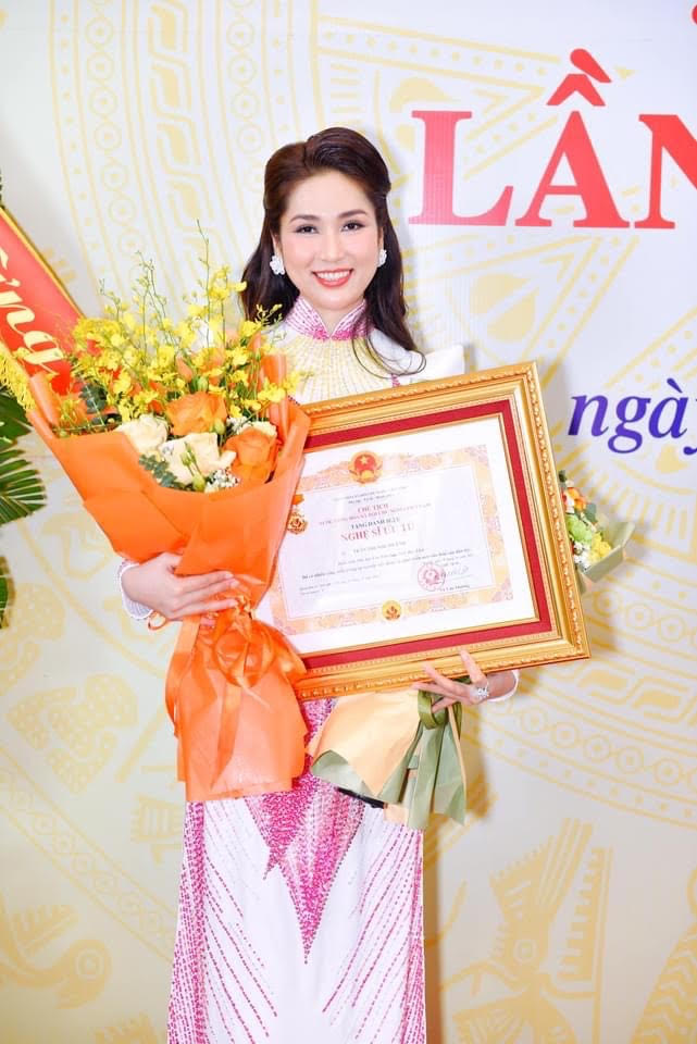 NSUT Nhu Huynh 7 Hoa hậu cải lương Như Huỳnh thức trắng đêm trước giờ nhận danh hiệu NSƯT