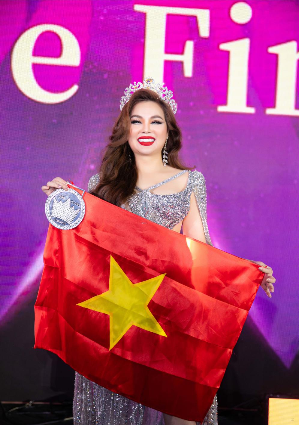 Trang Mrs Globe 2024: Ngọc Trang đoạt giải Hoa hậu Châu Á và trang phục dân tộc đẹp nhất