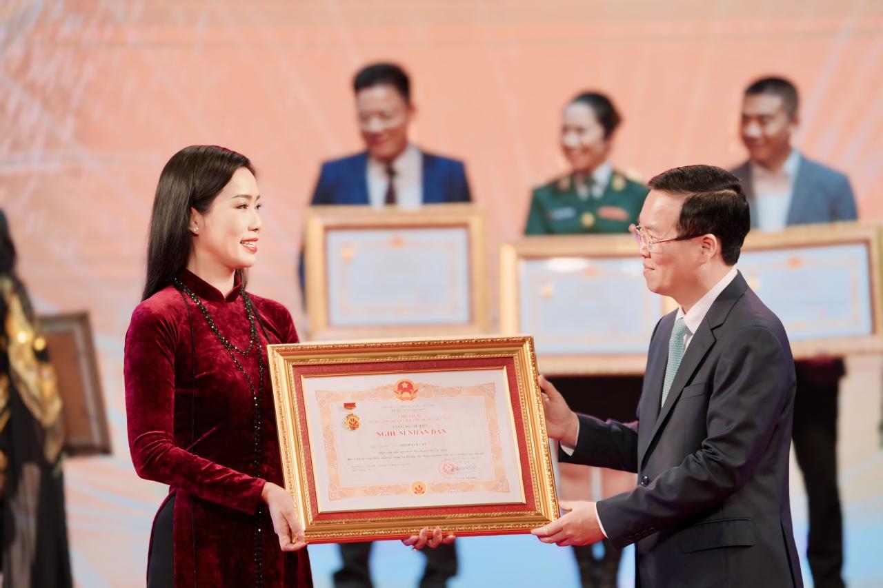 Trịnh Kim Chi nhân danh hiệu NSND 13 Trịnh Kim Chi vinh dự và tự hào nhận danh hiệu Nghệ sĩ Nhân Dân