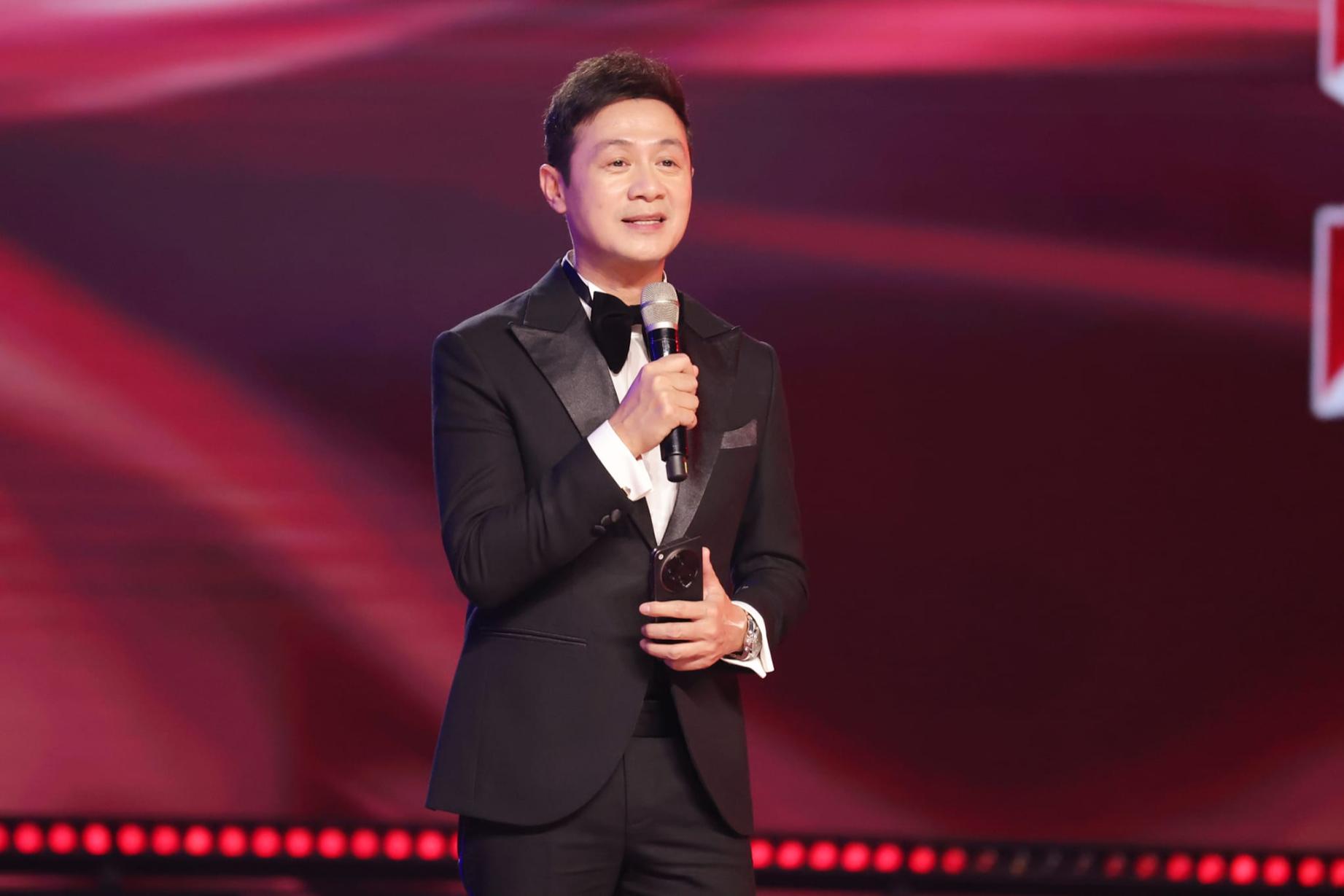 HOST ANH TUẤN  Anh Tuấn và Khánh Vy làm host Anh Trai Vượt Ngàn Chông Gai 2024