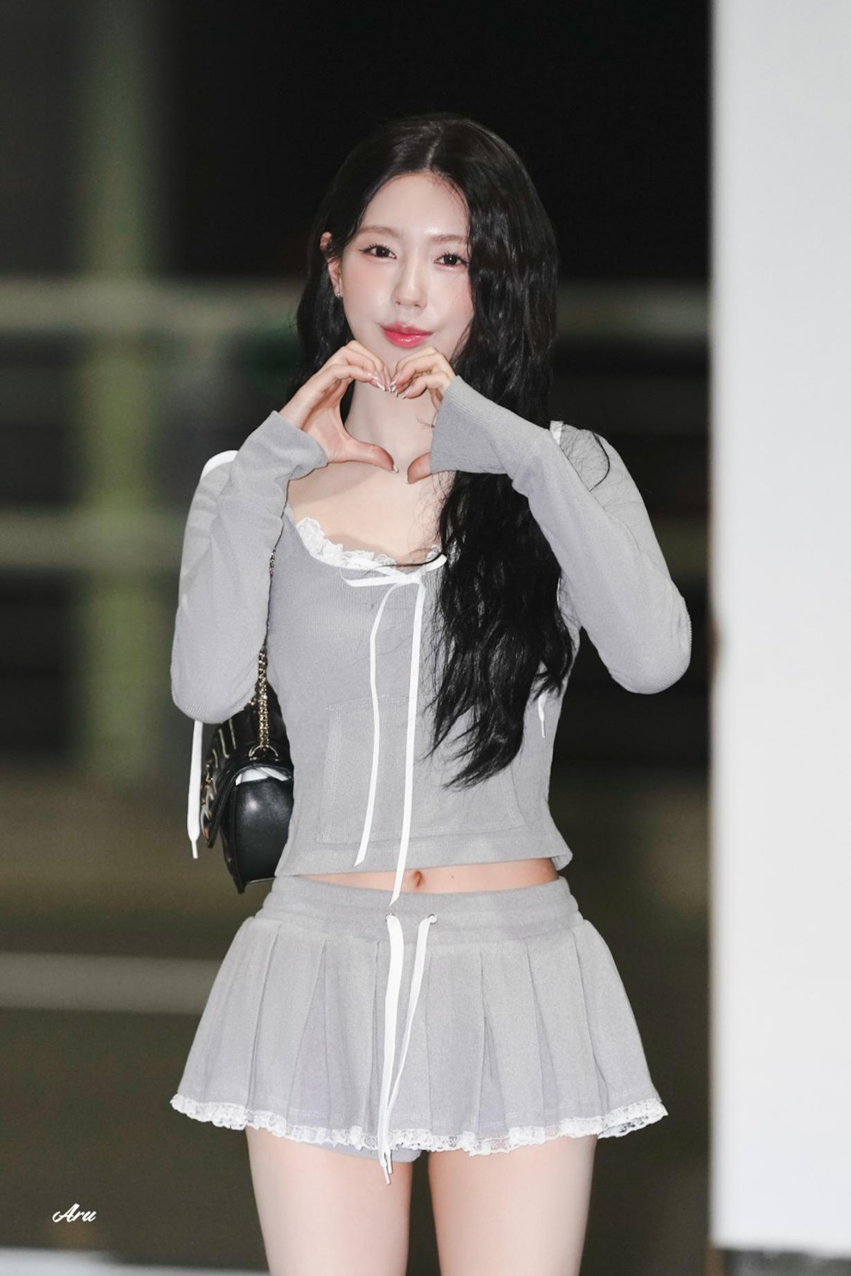 Miyeon Jennie (BLACKPINK) cùng loạt sao Hàn ‘rủ nhau’ mặc đồ L SEOUL