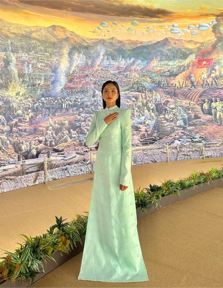 HHen Nie tại Bảo tàng chiến thắng Điện Biên Phủ Hoa hậu H’Hen Niê hoá thành cô gái H’Mông, vừa nhảy múa vừa hát trên đồi