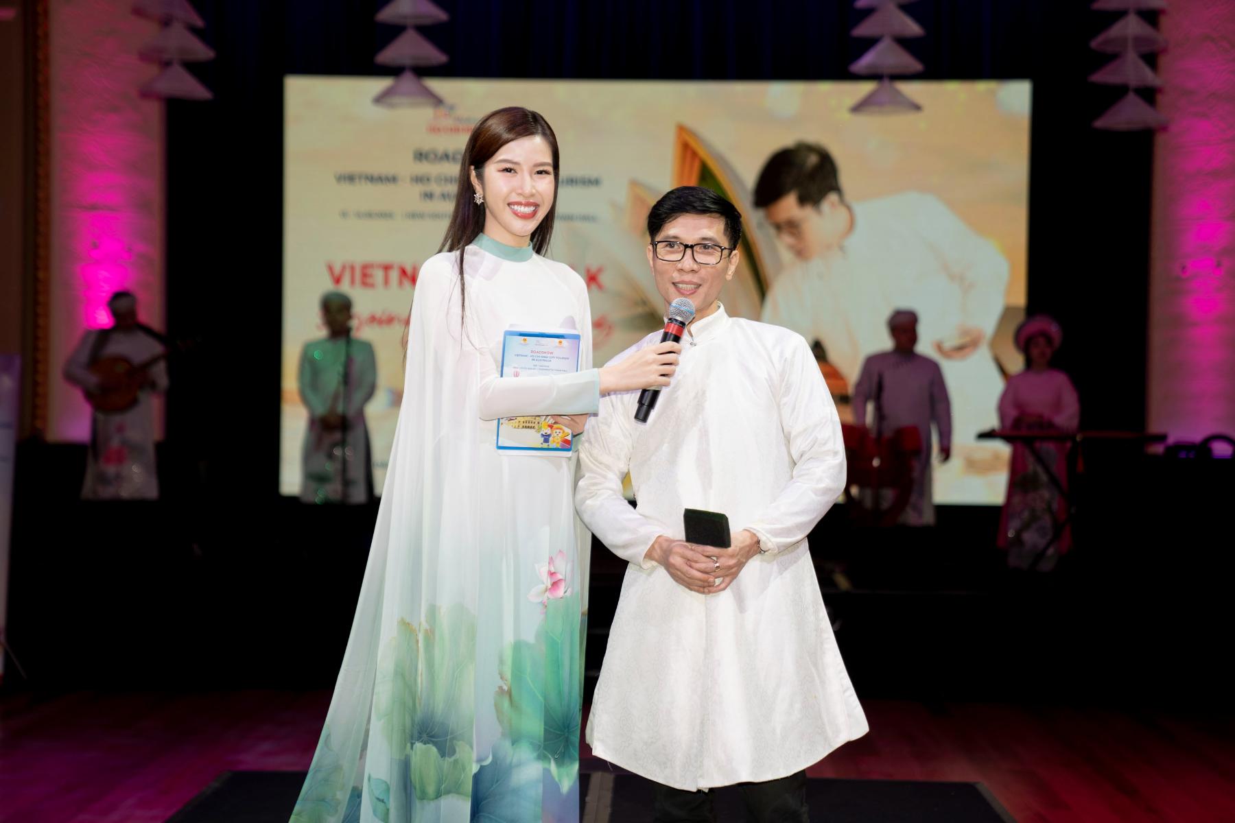 Nhà thiết kế Trung Đinh Nhà thiết kế Trung Đinh quảng bá áo dài Việt tại Úc