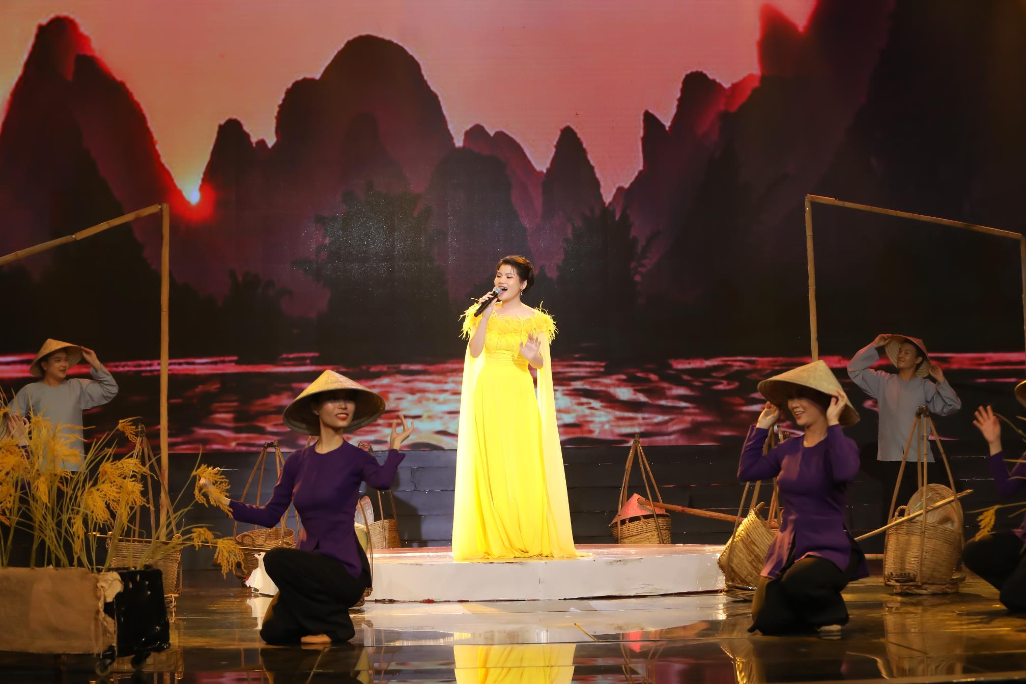 HOÀNG YẾN 3 “Lê Anh Nuôi” Phương Thanh trổ tài “tán gái” trên sân khấu