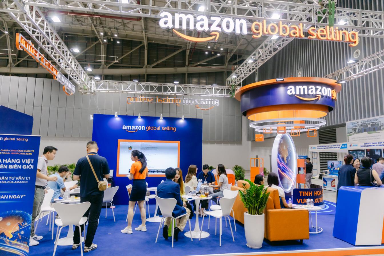 Hình 3 Hàng loạt hoạt động kết nối workshop tư vấn 11 tại gian hàng Amazon Global Selling Việt Nam để tìm kiếm các sản phẩm tiềm năng xuất khẩu mới Amazon Global Selling tham dự Triển Lãm Kết Nối Chuỗi Cung Ứng Hàng Hóa Quốc Tế 2024