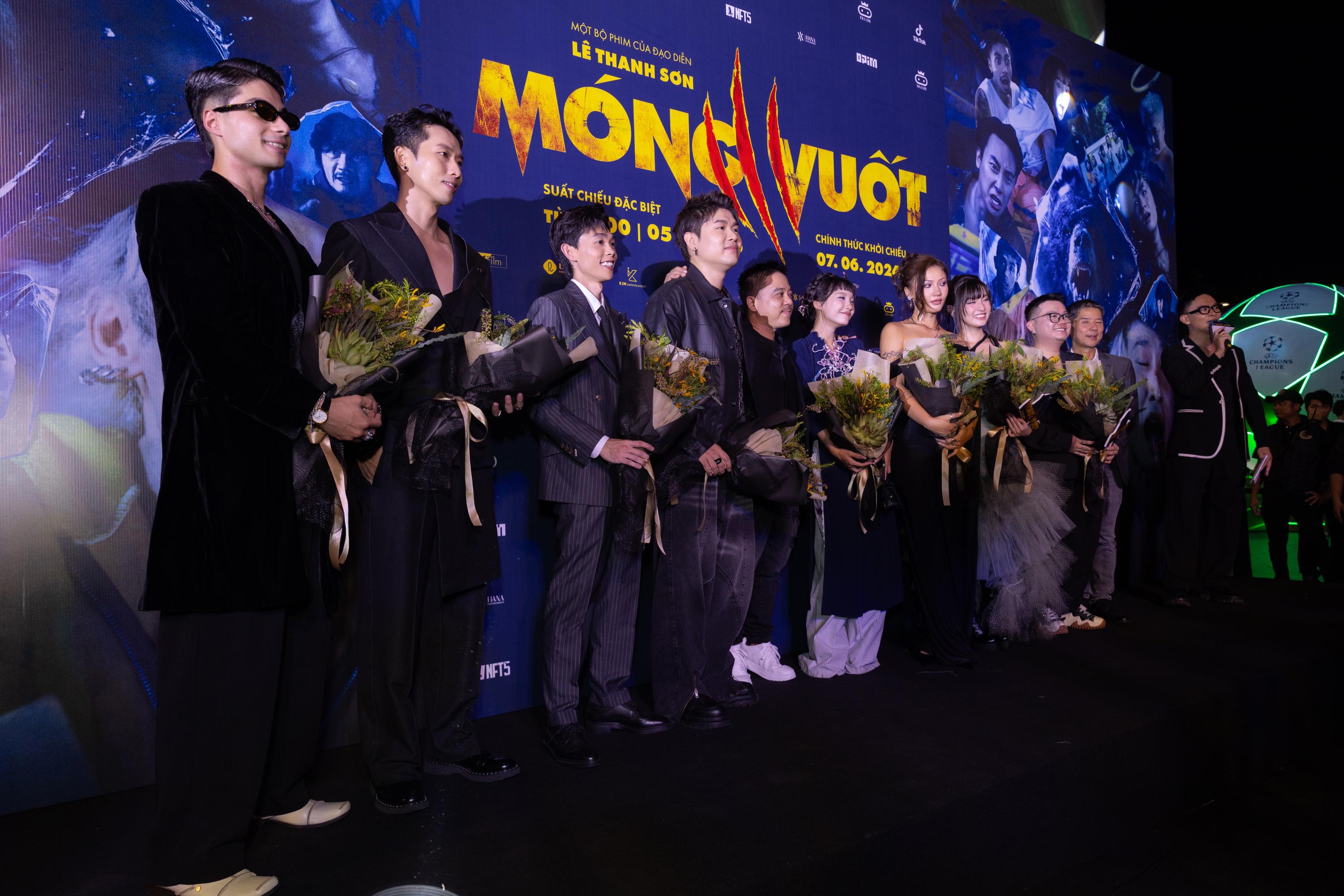 Tập Thể 4 Dàn sao Việt đổ bộ thảm đỏ, háo hức với Móng Vuốt của đạo diễn Lê Thanh Sơn