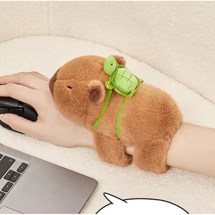  Sức hút của những chú Capybara chưa hạ nhiệt, giới trẻ tranh thủ săn lùng loạt item hot hit