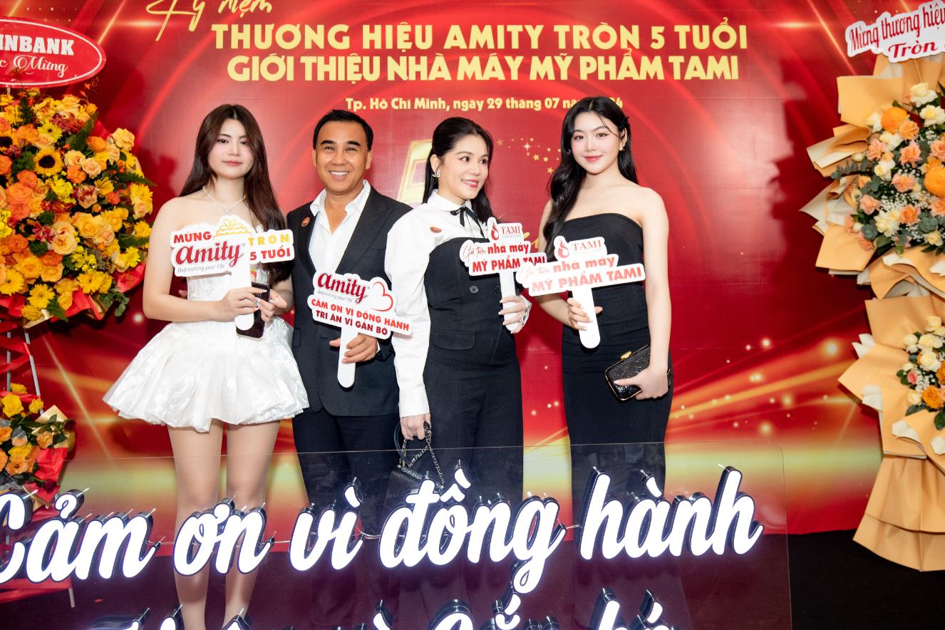 Quyền Linh amity 6 Đông đảo nghệ sĩ chúc mừng Quyền Linh kỷ niệm thương hiệu Amity tròn 5 tuổi