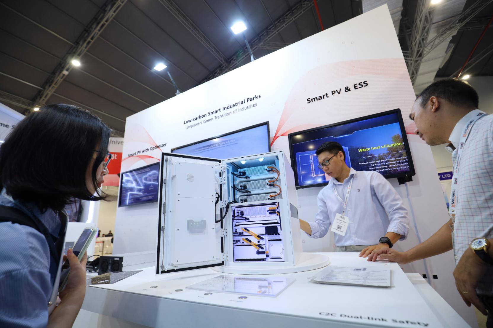 Solar Storage Live 2024 3 Huawei giới thiệu giải pháp tạo lưới Grid Forming, tháo gỡ thách thức cho hệ thống điện mặt trời