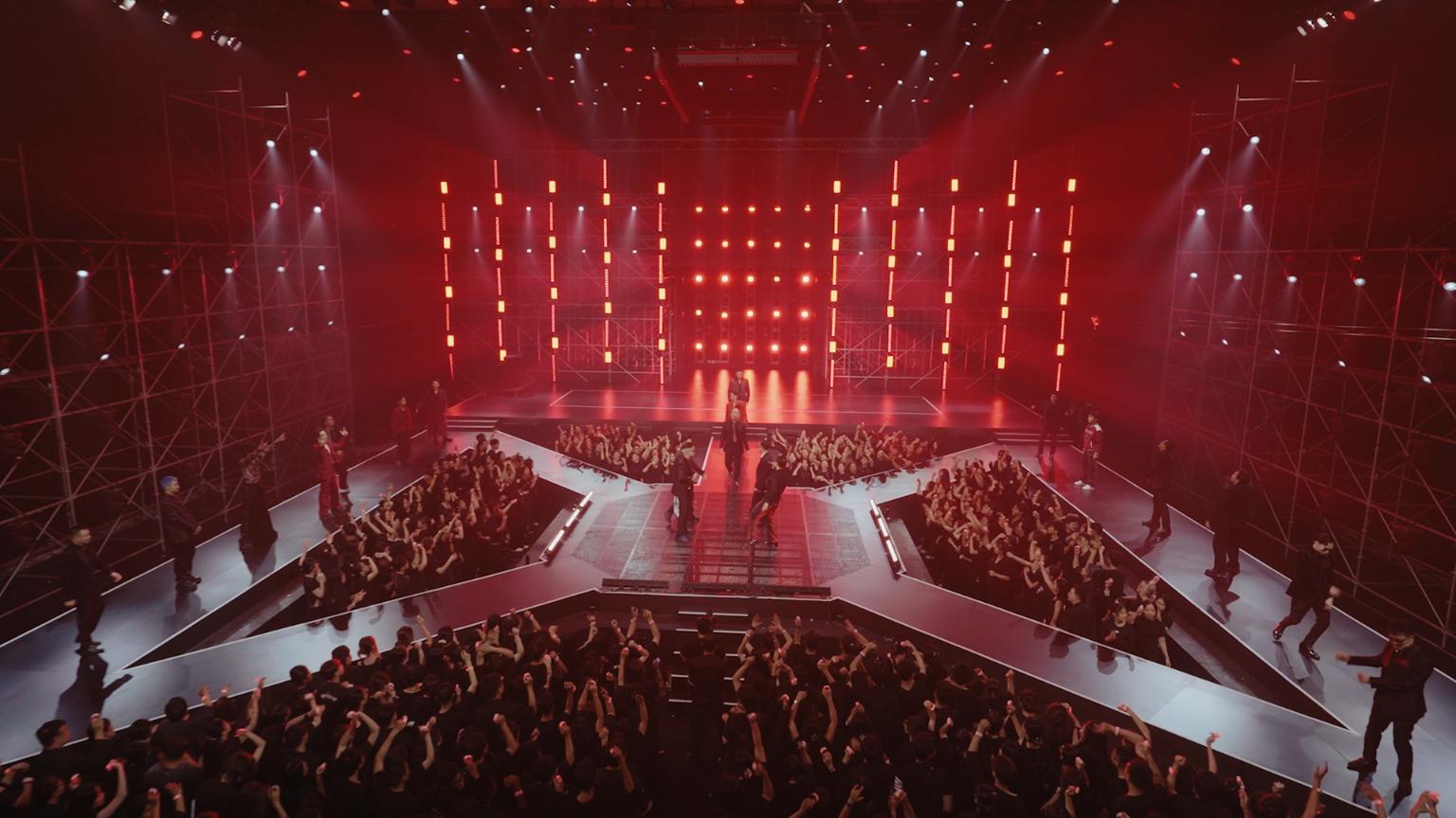 Sân khấu Hoả Ca 1 1 ‘Hoả Ca’ ra mắt bản Live Performance rực lửa’ với đầy đủ 33 Anh Tài trình diễn