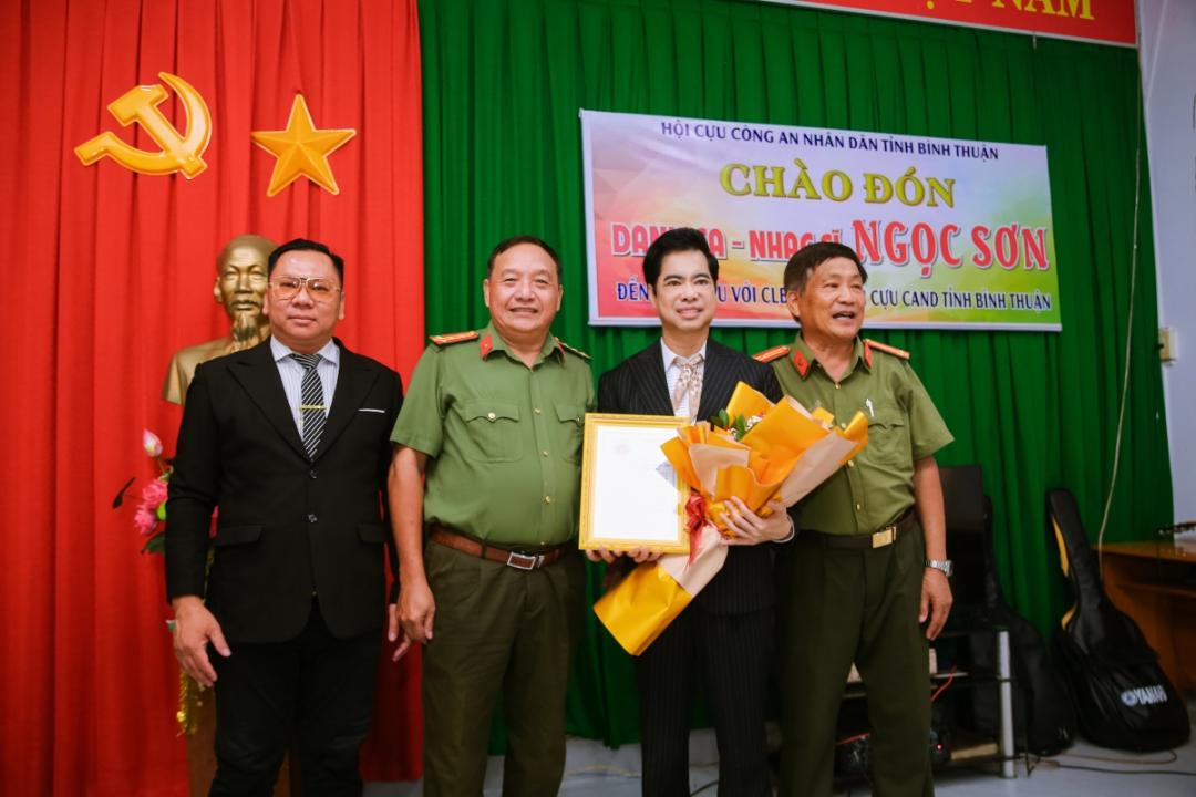 ngocson3 Ngọc Sơn giao đấu cùng các tuyển thủ CLB bóng bàn CAND Bình Thuận