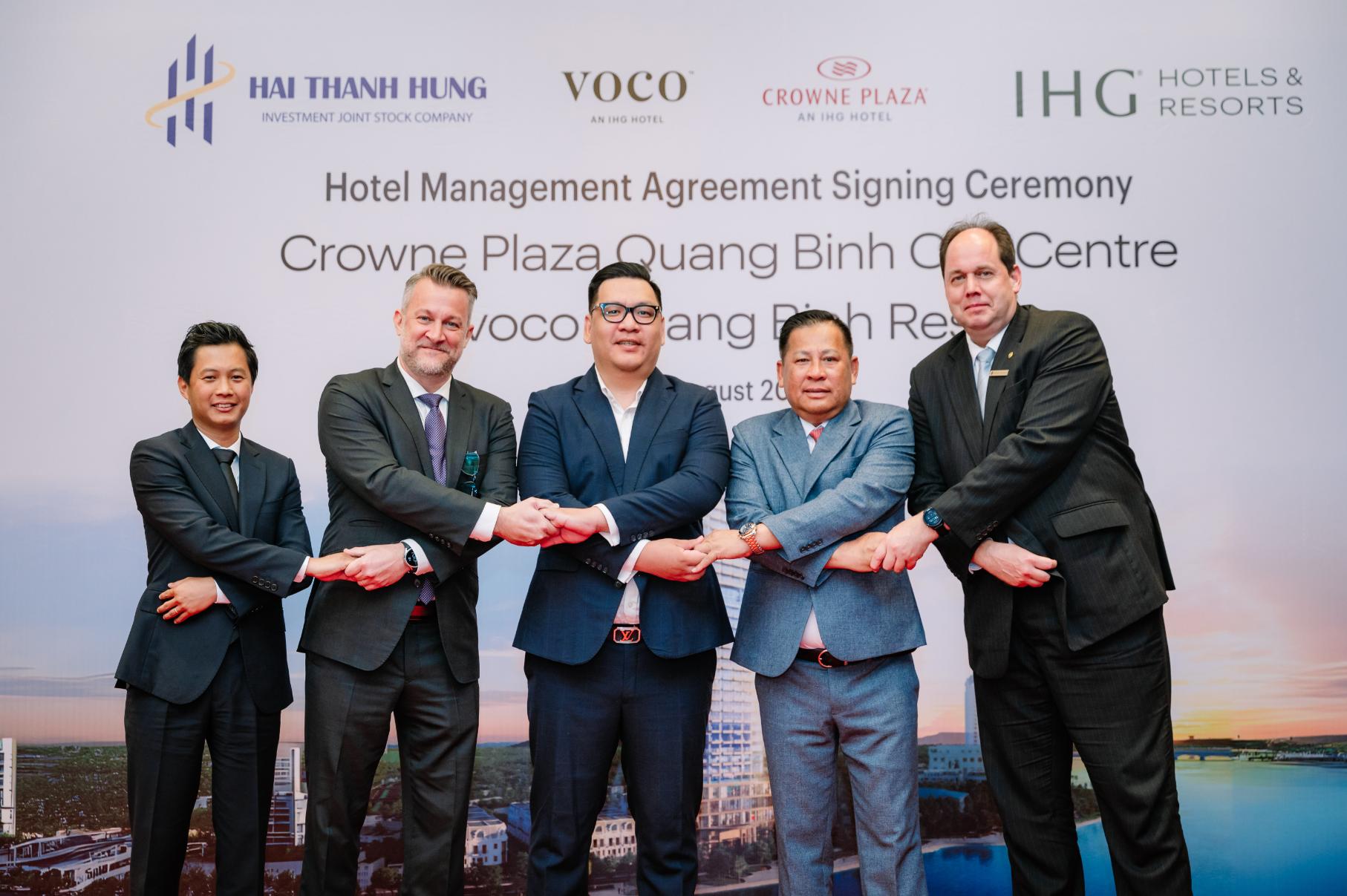 Signing Ceremony 1 IHG mở rộng quy mô hoạt động đến Quảng Bình với hai dự án khách sạn mới