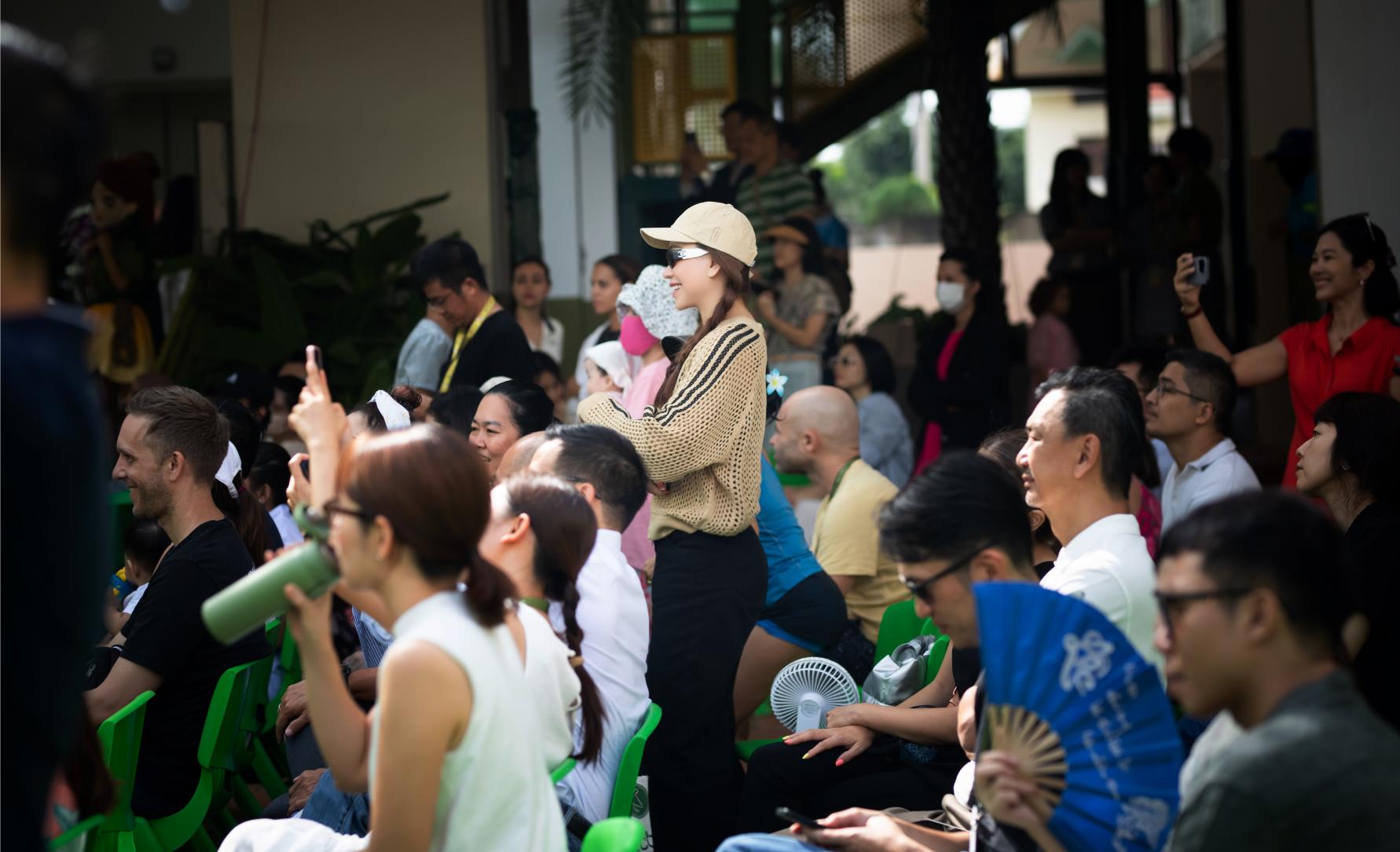 Trà Ngọc Hằng 1 Trà Ngọc Hằng đón Trung Thu cùng con gái