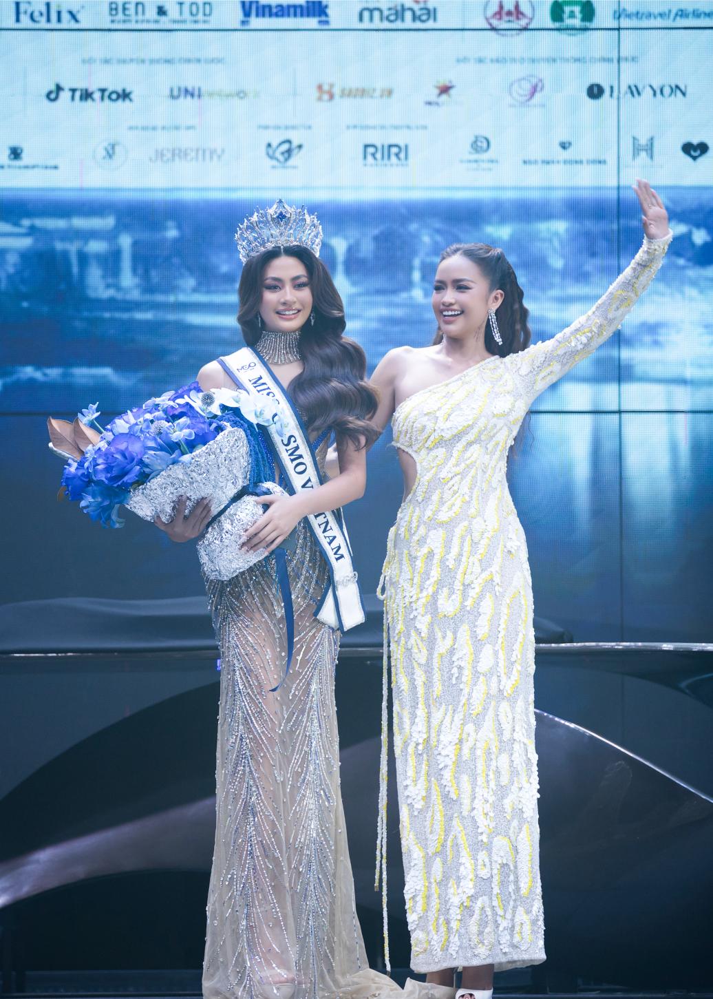 Xuân Hạnh Đương kim Hoa hậu Hoàn vũ Việt Nam là đại diện Việt Nam tham gia Miss Cosmo 2024 3 Xuân Hạnh chính thức nhận sash đại diện Việt Nam tham gia Miss Cosmo 2024