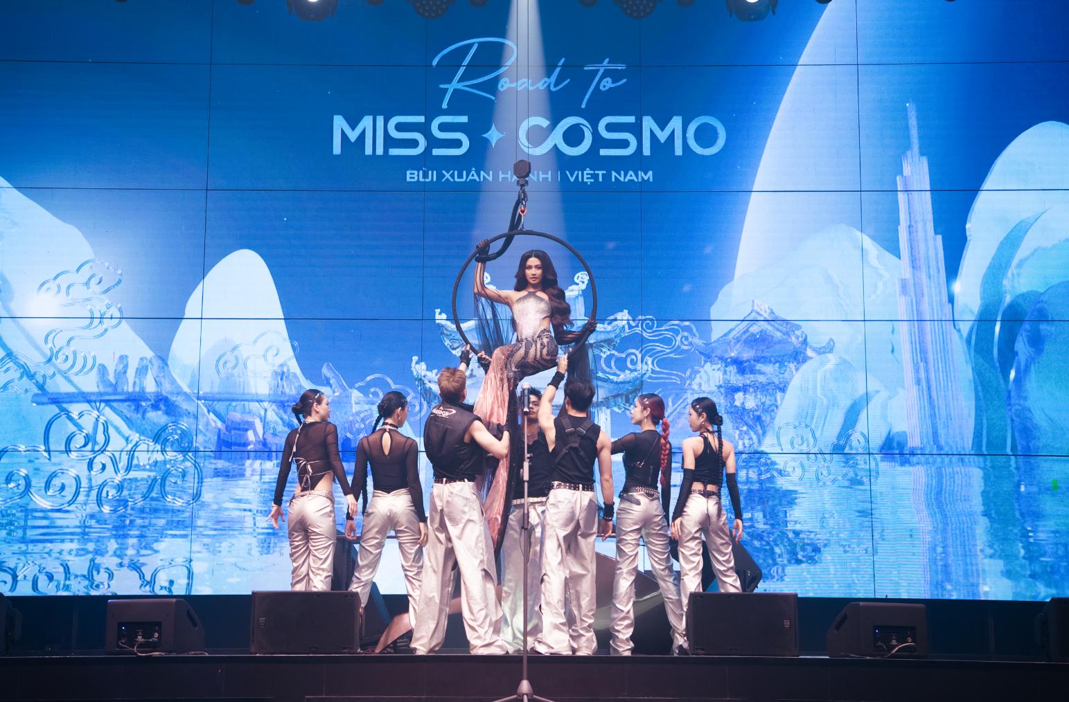 Xuân Hạnh Đương kim Hoa hậu Hoàn vũ Việt Nam là đại diện Việt Nam tham gia Miss Cosmo 2024 5 Xuân Hạnh chính thức nhận sash đại diện Việt Nam tham gia Miss Cosmo 2024