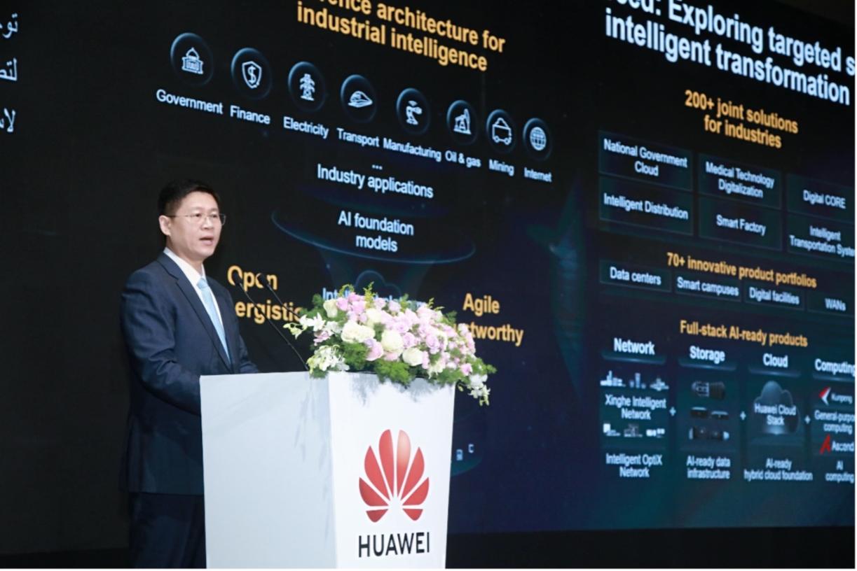 Ông Li Peng Phó Chủ tịch Cấp cao Chủ tịch Kinh doanh Dịch vụ ICT của Huawei Huawei ra mắt chuỗi giải pháp chuyển đổi số thông minh công nghiệp