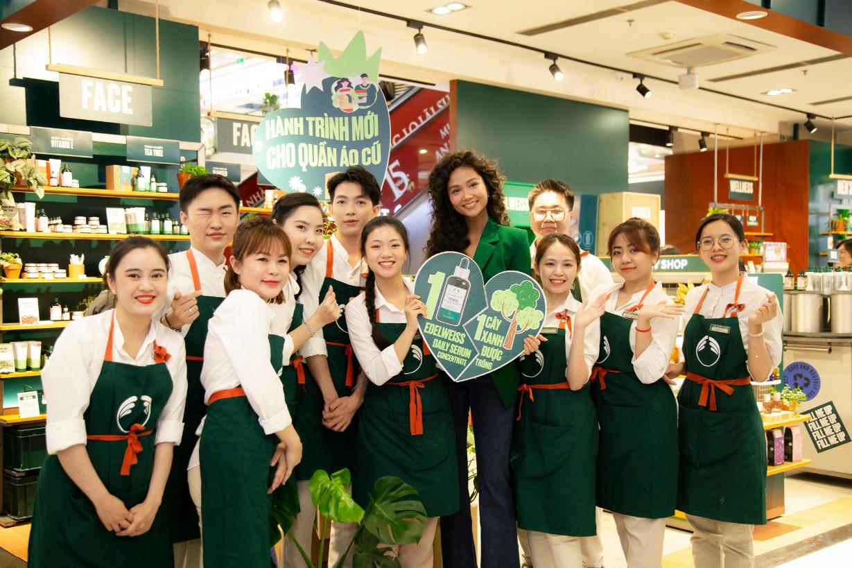 H’hen niê The Body Shop 3 Cùng Hoa hậu H’Hen Niê, The Body Shop chung tay xây thư viện tại An Giang