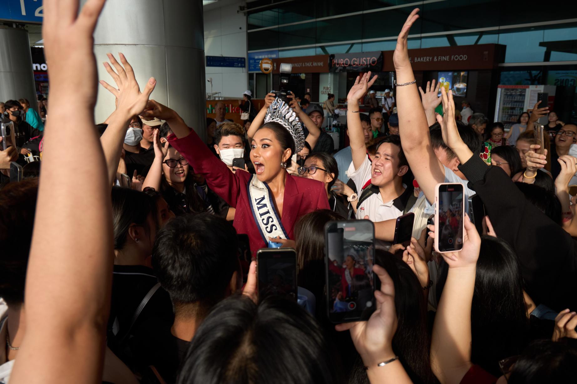 Miss Cosmo 2024 2 Miss Cosmo 2024 Ketut Permata Juliastrid bắt đầu chuyến homecoming về Indonesia