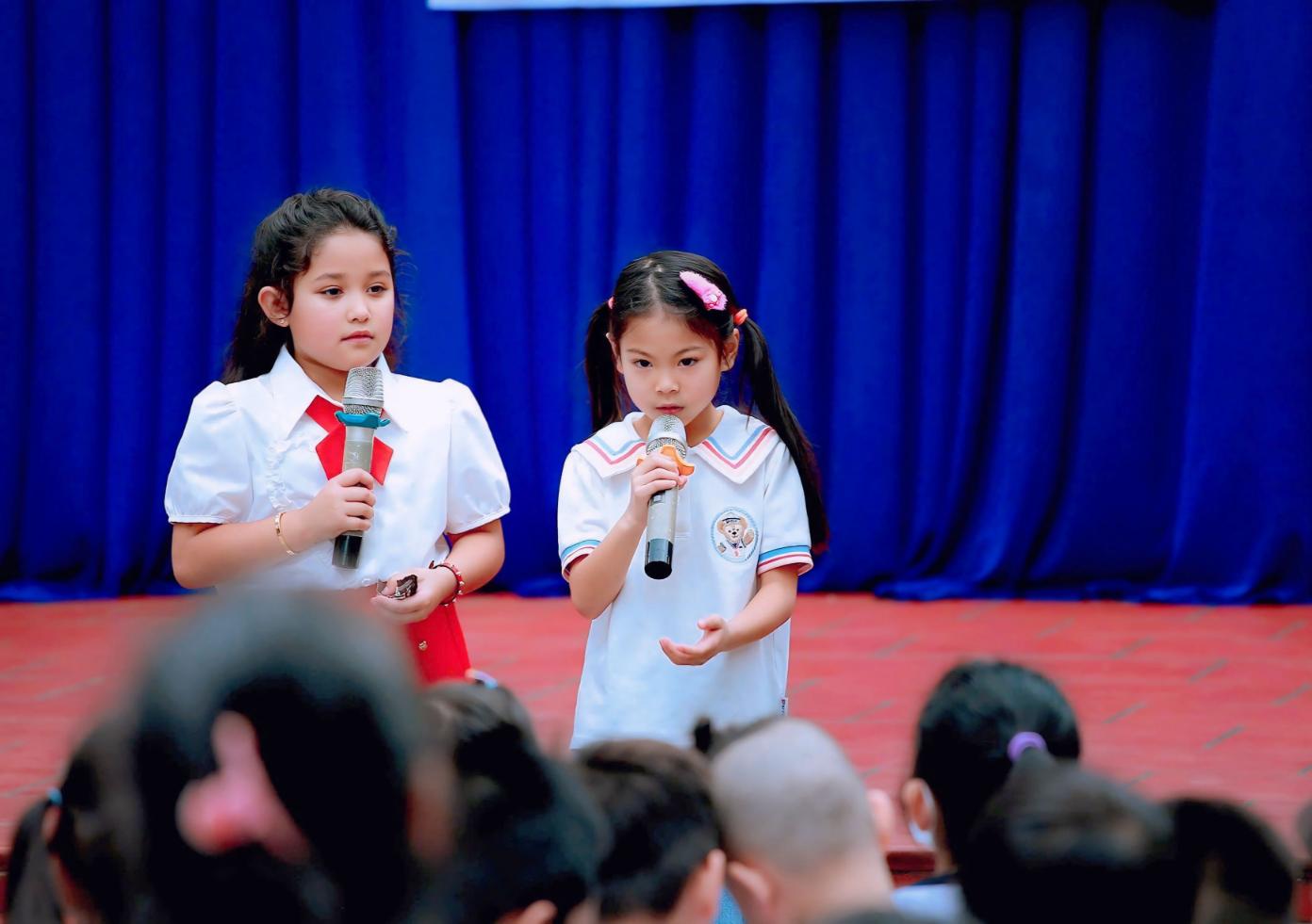 Thanh Thảo 3 Con gái Thanh Thảo hát tặng các bạn học sinh có hoàn cảnh khó khăn