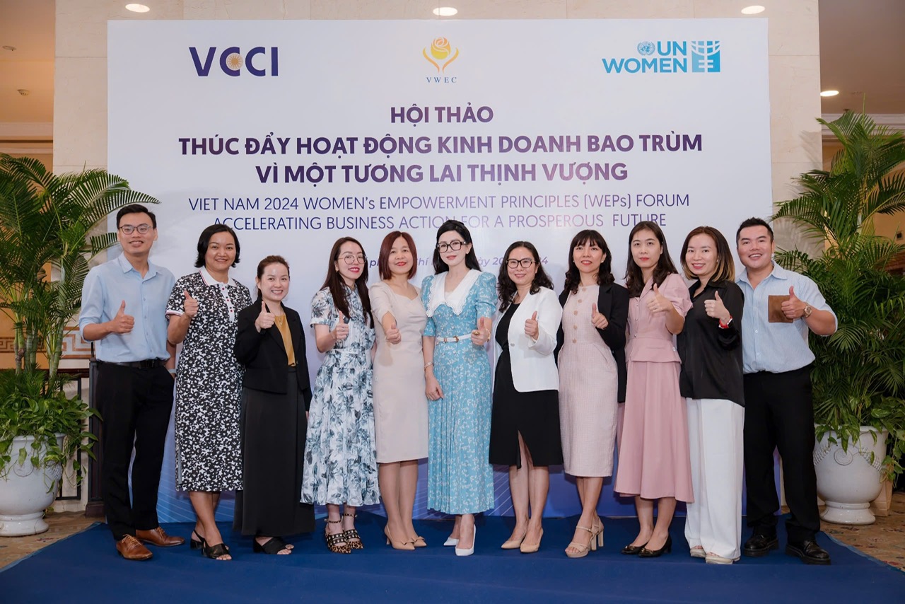 ba Le Hong Thuy Tien cung nhan su IPPG va khach moi IPPG và CEO Lê Hồng Thủy Tiên: Tiên phong thúc đẩy bình đẳng giới trong kinh doanh