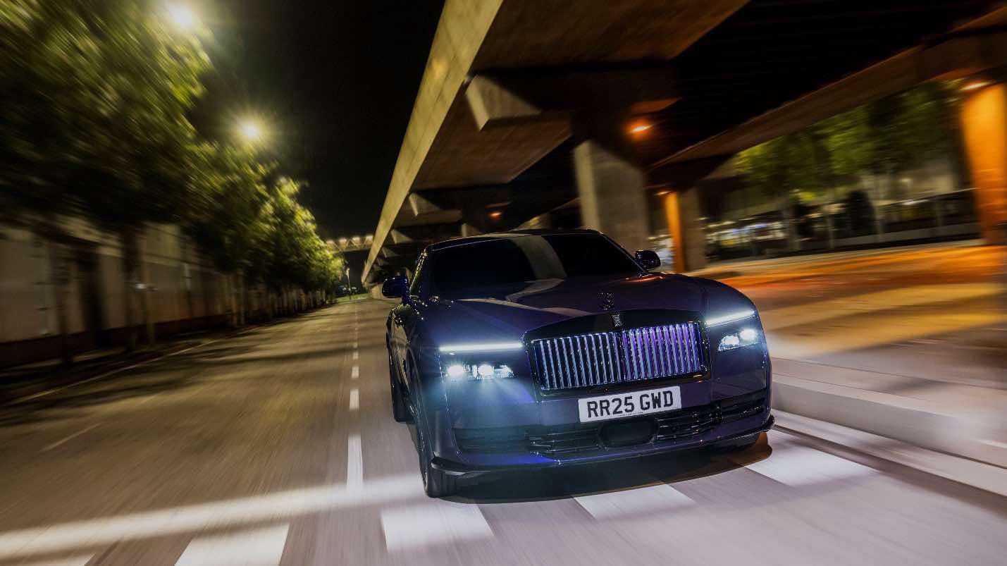  Rolls Royce giới thiệu Black Badge Spectre: Bí ẩn và cá tính từ những sắc màu táo bạo