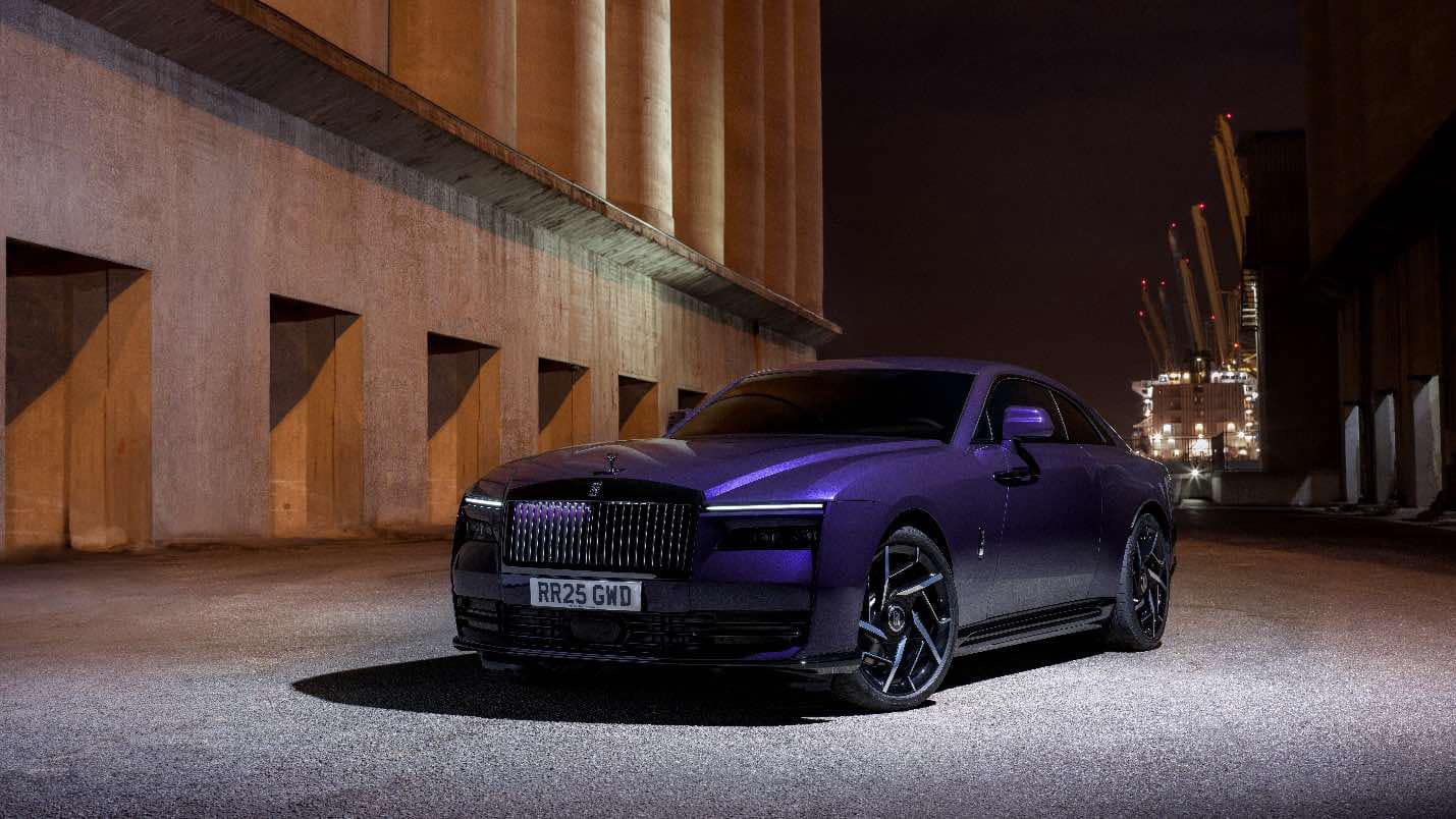  Rolls Royce giới thiệu Black Badge Spectre: Bí ẩn và cá tính từ những sắc màu táo bạo