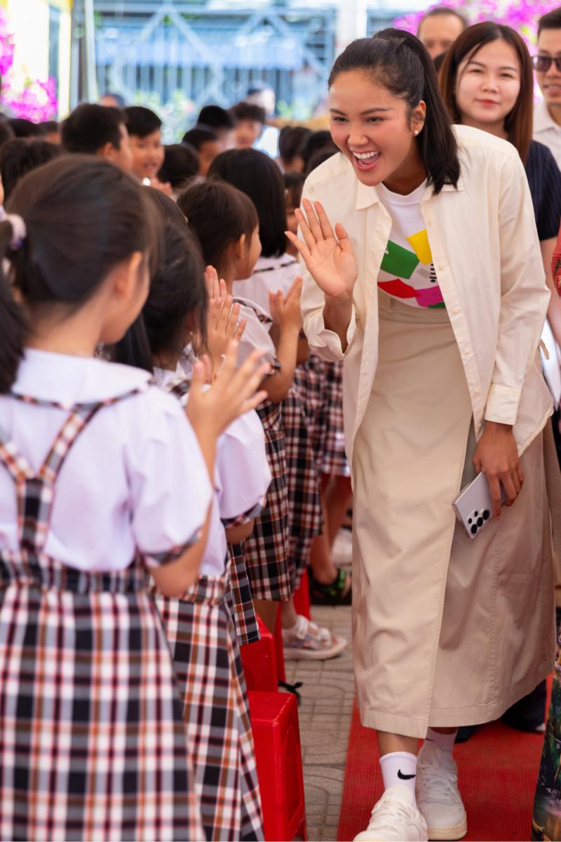 HHen Nie Khanh thanh thu vien than thien tai Dong Nai69 Hoa hậu H’Hen Niê khánh thành thư viện thân thiện thứ 12 tại Đồng Nai