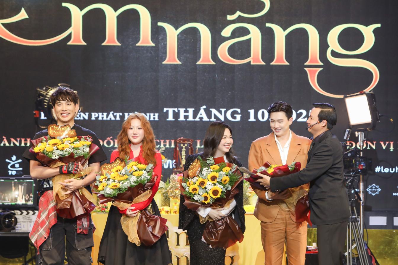 Đạo diễn NSƯT Vũ Thành Vinh khởi động dự án điện ảnh Chị Ngã Em Nâng với dàn diễn viên cực hot Dàn dv chính Đạo diễn NSƯT Vũ Thành Vinh khởi động dự án điện ảnh Chị Ngã Em Nâng với dàn diễn viên cực hot
