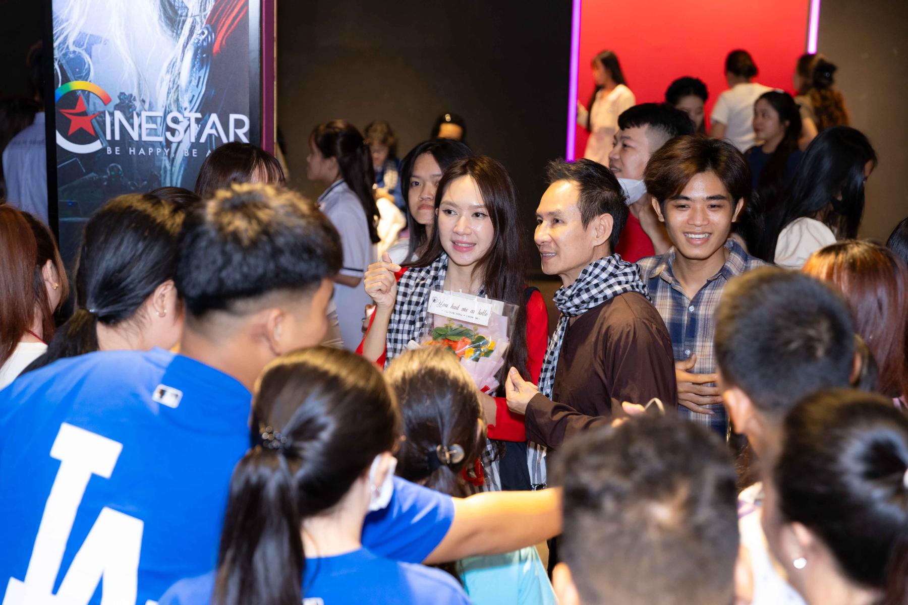 Lật mặt 8 Vòng tay nắng” của đạo diễn Lý Hải 3 Vì sao hơn một tuần chiếu, cinetour “Lật mặt 8” vẫn “vỡ trận”?