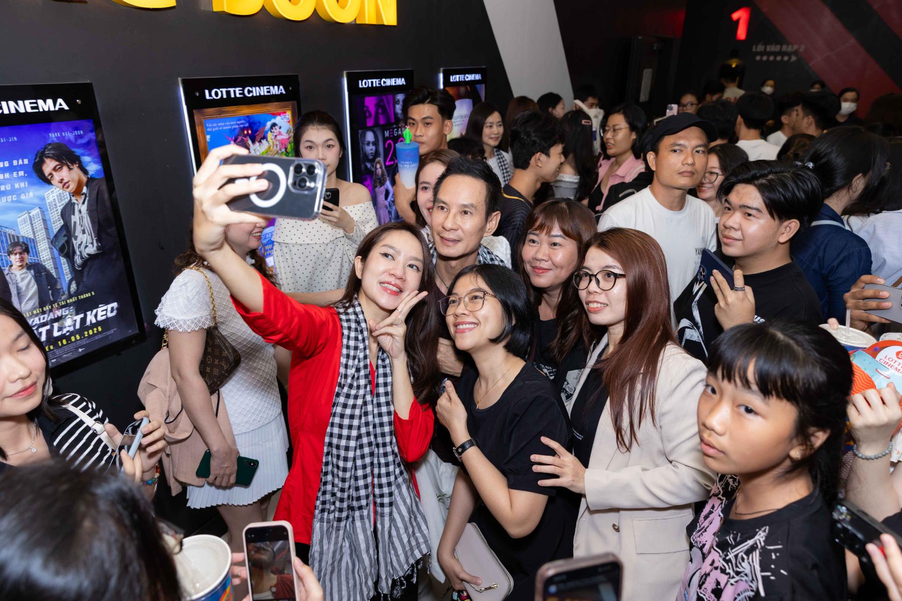 Lật mặt 8 Vòng tay nắng” của đạo diễn Lý Hải 6 Vì sao hơn một tuần chiếu, cinetour “Lật mặt 8” vẫn “vỡ trận”?