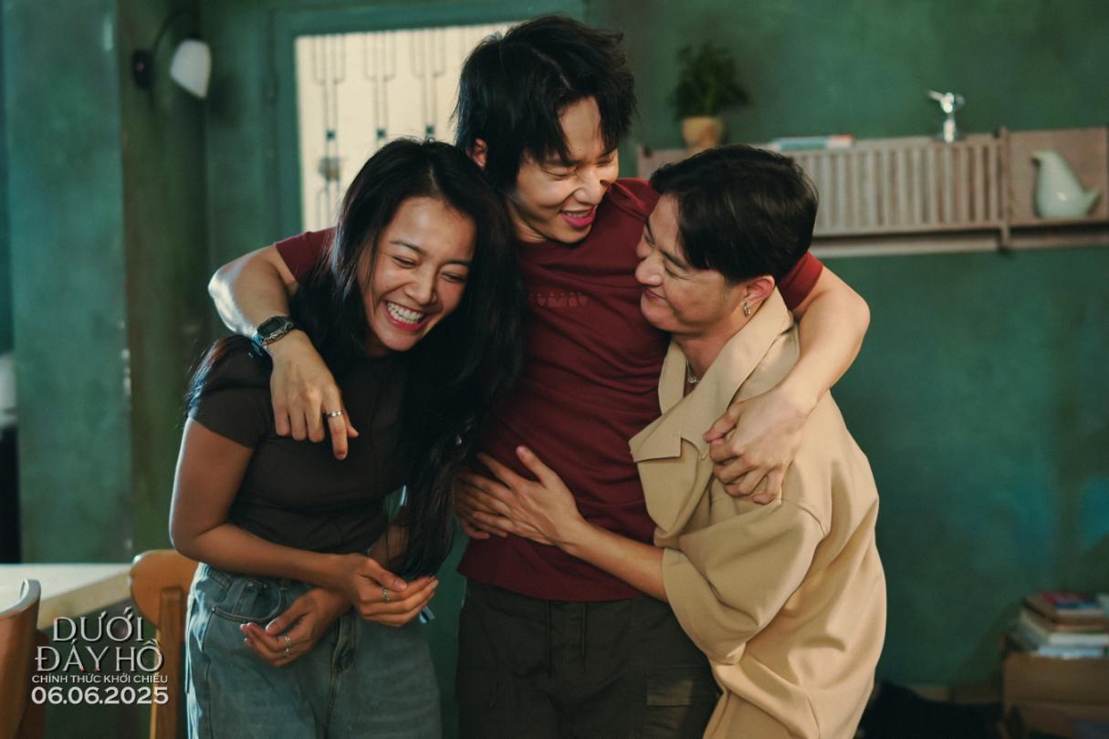 duoi day ho 2 Hậu trường Dưới Đáy Hồ: Dàn diễn viên trẻ “đổ máu” để hóa song trùng ác quỷ