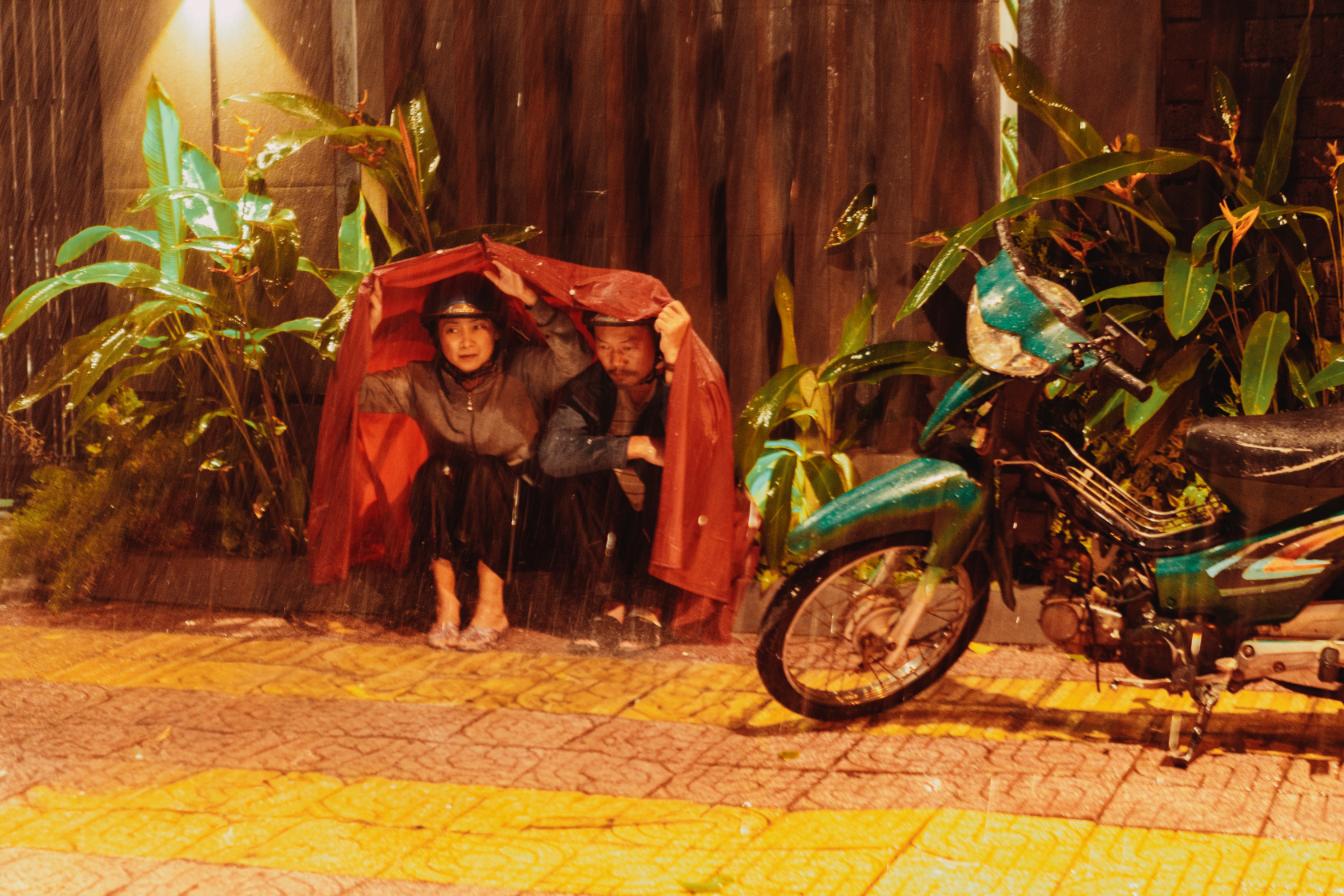 lat mat 8 2 Long Đẹp Trai lấy nước mắt khán giả với vai ông bố trong Lật Mặt 8 của Lý Hải