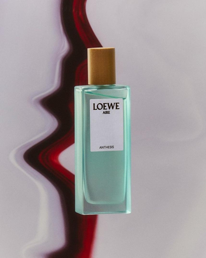 Khám Phá LOEWE Aire Anthesis: Vẻ Đẹp Nhẹ Nhàng Trong Mỗi Lớp Hương 1 7 Khám Phá LOEWE Aire Anthesis: Vẻ Đẹp Nhẹ Nhàng Trong Mỗi Lớp Hương