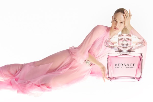 Hình 0 Banner Versace Bright Crystal – Biểu tượng của sự quyến rũ, thuần khiết và tỏa sáng 