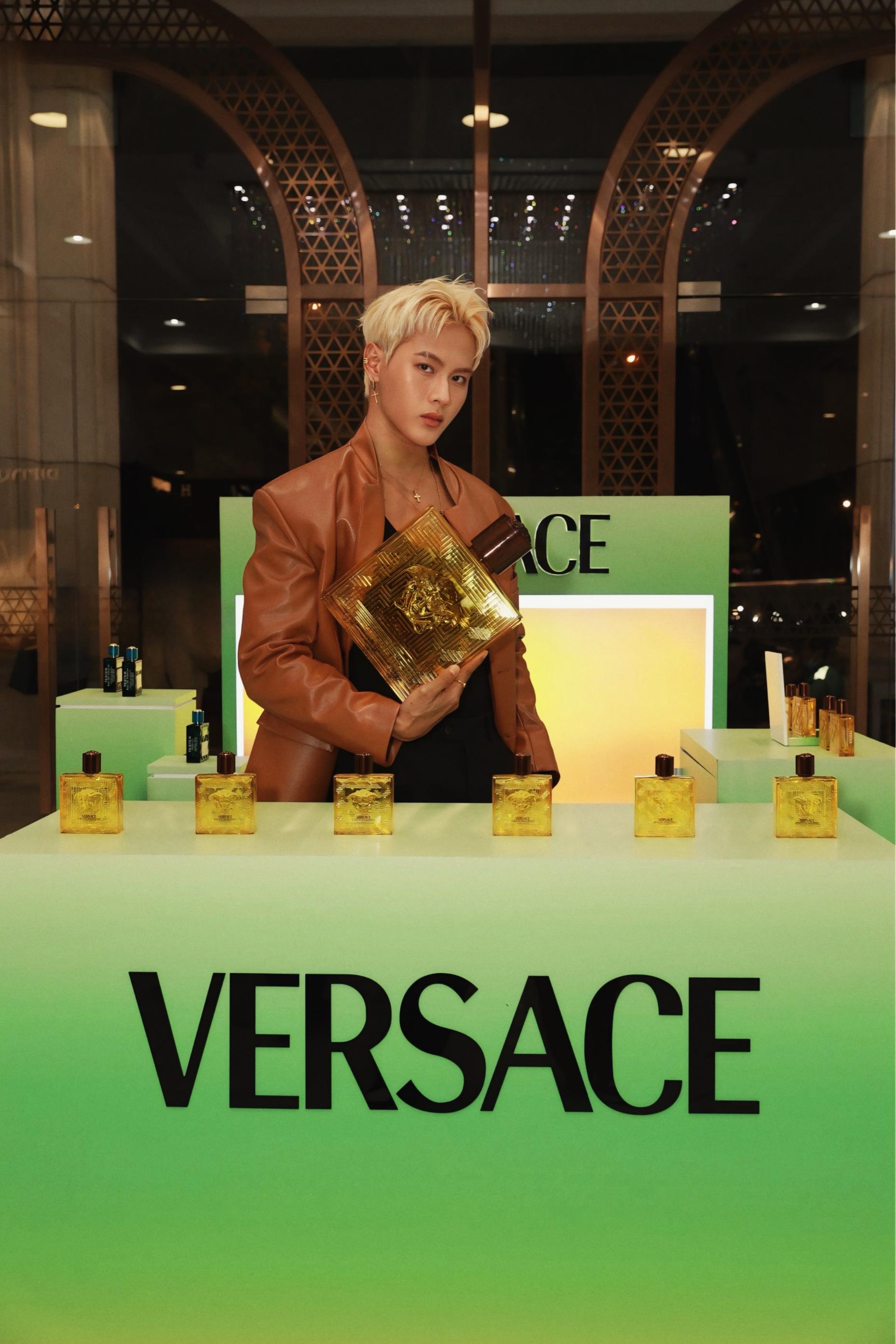 Versace Eros Energy: Sự bùng nổ của đam mê và năng lượng Hình 2 Versace Eros Energy: Sự bùng nổ của đam mê và năng lượng
