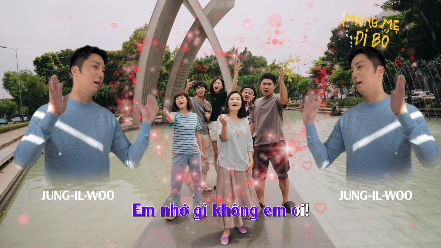 Mang Mẹ Đi Bỏ 1 Hồng Đào, Tuấn Trần hát karaoke truyền tải nội quy rạp chiếu cho khán giả 