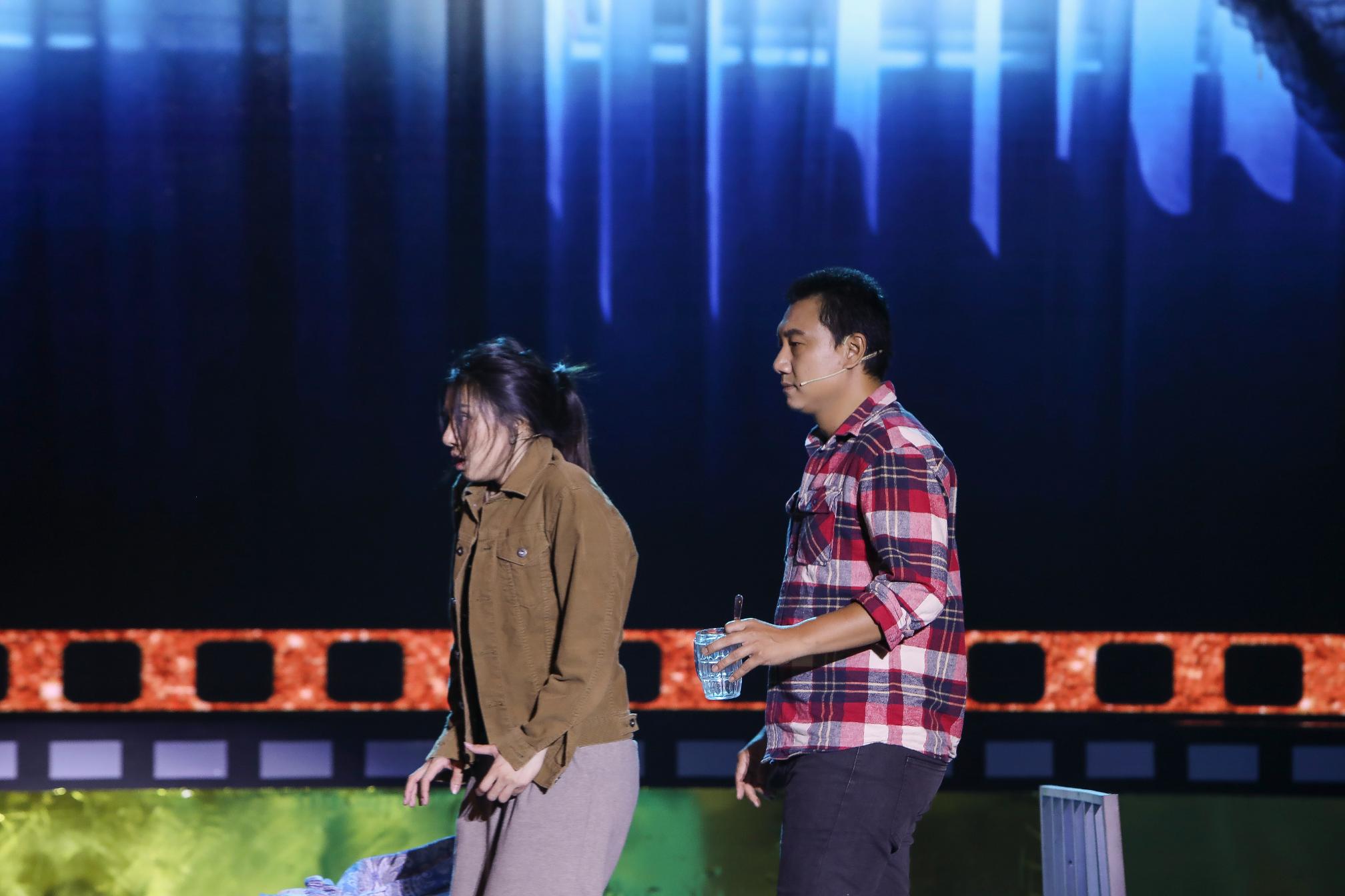 PHƯƠNG UYÊN Quốc Khánh được giám khảo Phương Điền xin số điện thoại ngay tại phim trường
