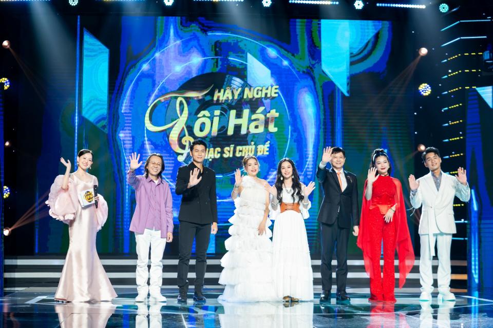 TOP 4 7 Trân Oanh   Ngô Thái Ngân “hớp hồn” với phần thi “Anh thì không” rực lửa