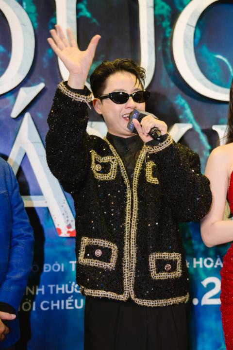 duoi day ho 2 Dàn Anh Trai Vượt Ngàn Chông Gai đổ bộ thảm đỏ Dưới Đáy Hồ