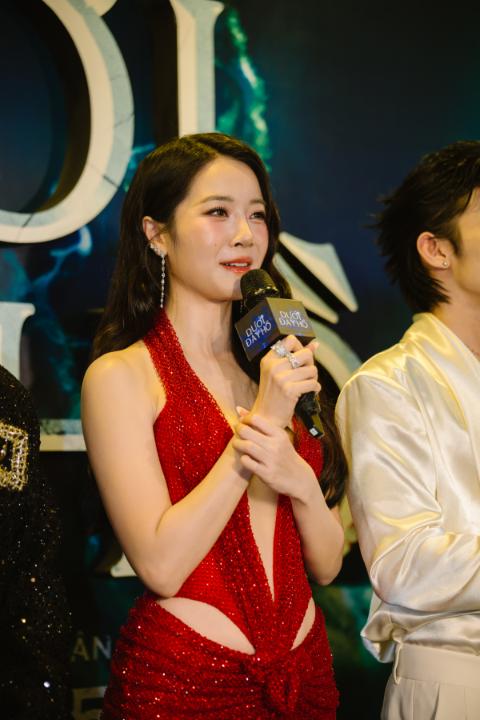 duoi day ho 3 Dàn Anh Trai Vượt Ngàn Chông Gai đổ bộ thảm đỏ Dưới Đáy Hồ