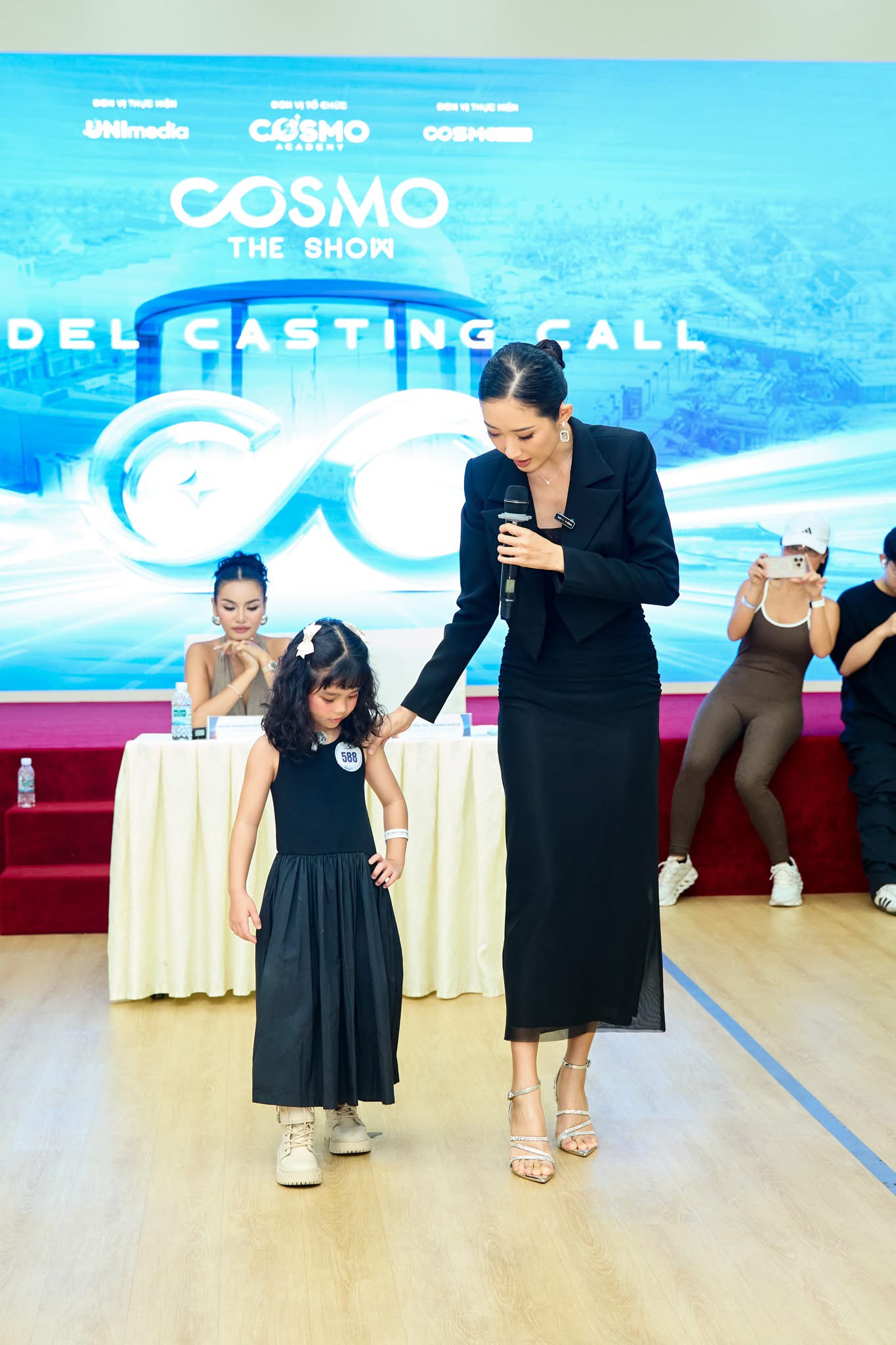 miss cosmo 2 Cosmo The Show mùa 2: Nâng cấp toàn bộ, hứa hẹn show thời trang trẻ em đầy đẳng cấp