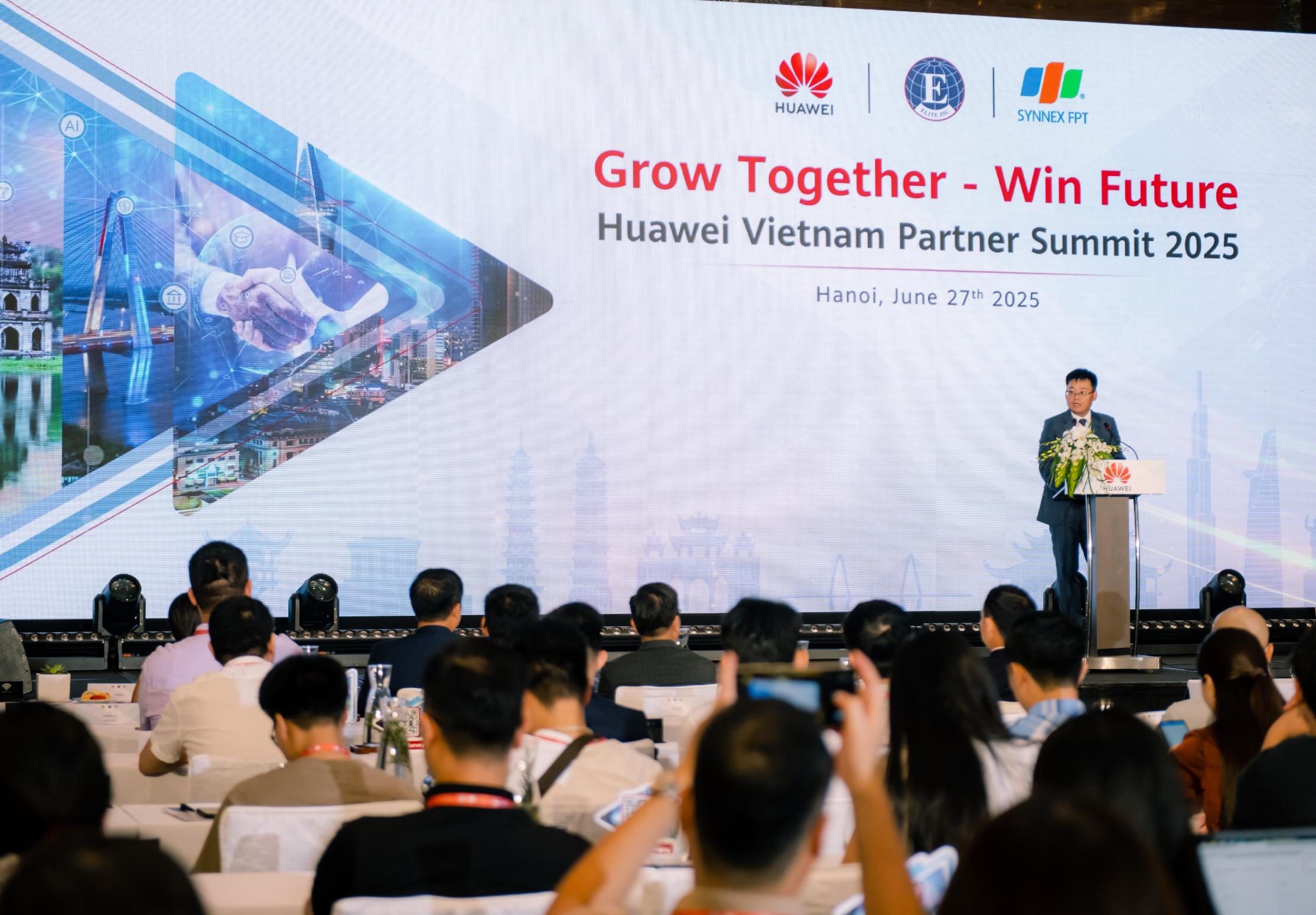 Huawei cùng các đối tác khám phá các cơ hội tăng trưởng mới trong đa ngành công nghiệp Ông Macky Zhang Tổng giám đốc Huawei Việt Nam 2 Huawei cùng các đối tác khám phá các cơ hội tăng trưởng mới trong đa ngành công nghiệp