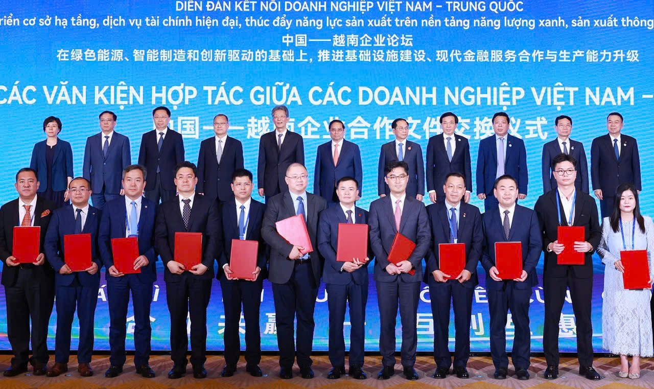 Huawei và EVN ký kết hợp tác phát triển hạ tầng năng lượng bền vững 2 Đại diện các doanh nghiệp Việt Nam Trung Quốc trao biên bản hợp tác mở ra cơ hội hợp tác phát triển toàn diện Huawei và EVN ký kết hợp tác phát triển hạ tầng năng lượng bền vững
