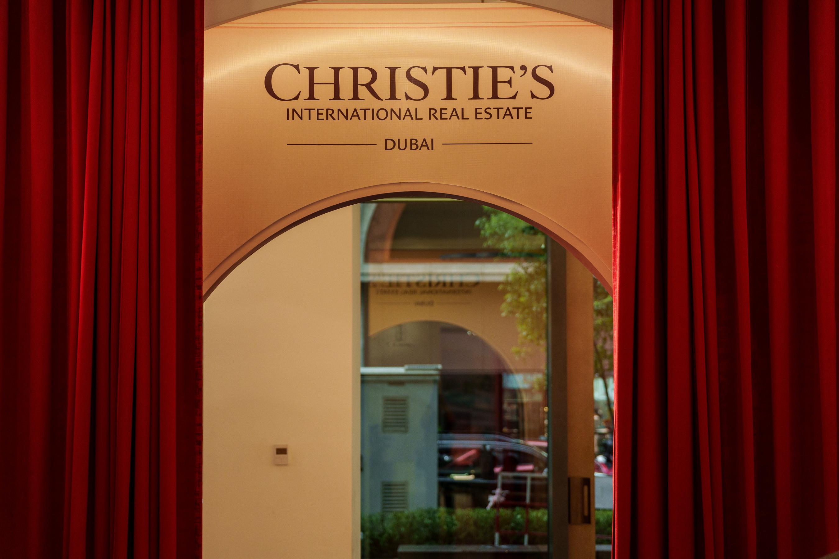 Triển lãm bất động sản UAE: Tiếp cận thị trường hạng sang cho giới siêu giàu Christie’s International Real Estate Dubai lần đầu tổ chức sự kiện tại Việt Nam Triển lãm bất động sản UAE: Tiếp cận thị trường hạng sang cho giới siêu giàu