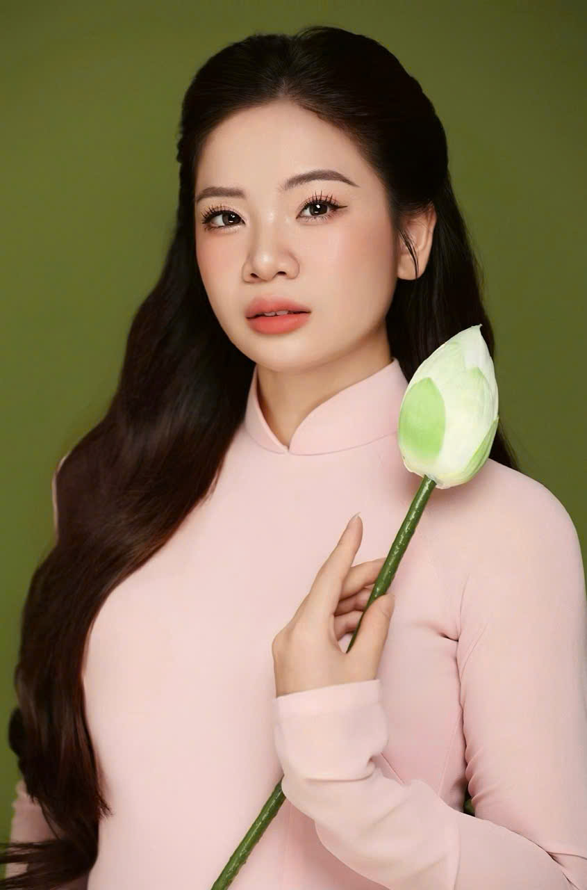 Hà Thu Hằng Tổ Quốc Vinh Quy 8 Ca sĩ Hà Thu Hằng ra mắt MV “Tổ Quốc Vinh Quy” tri ân ngày 27/7