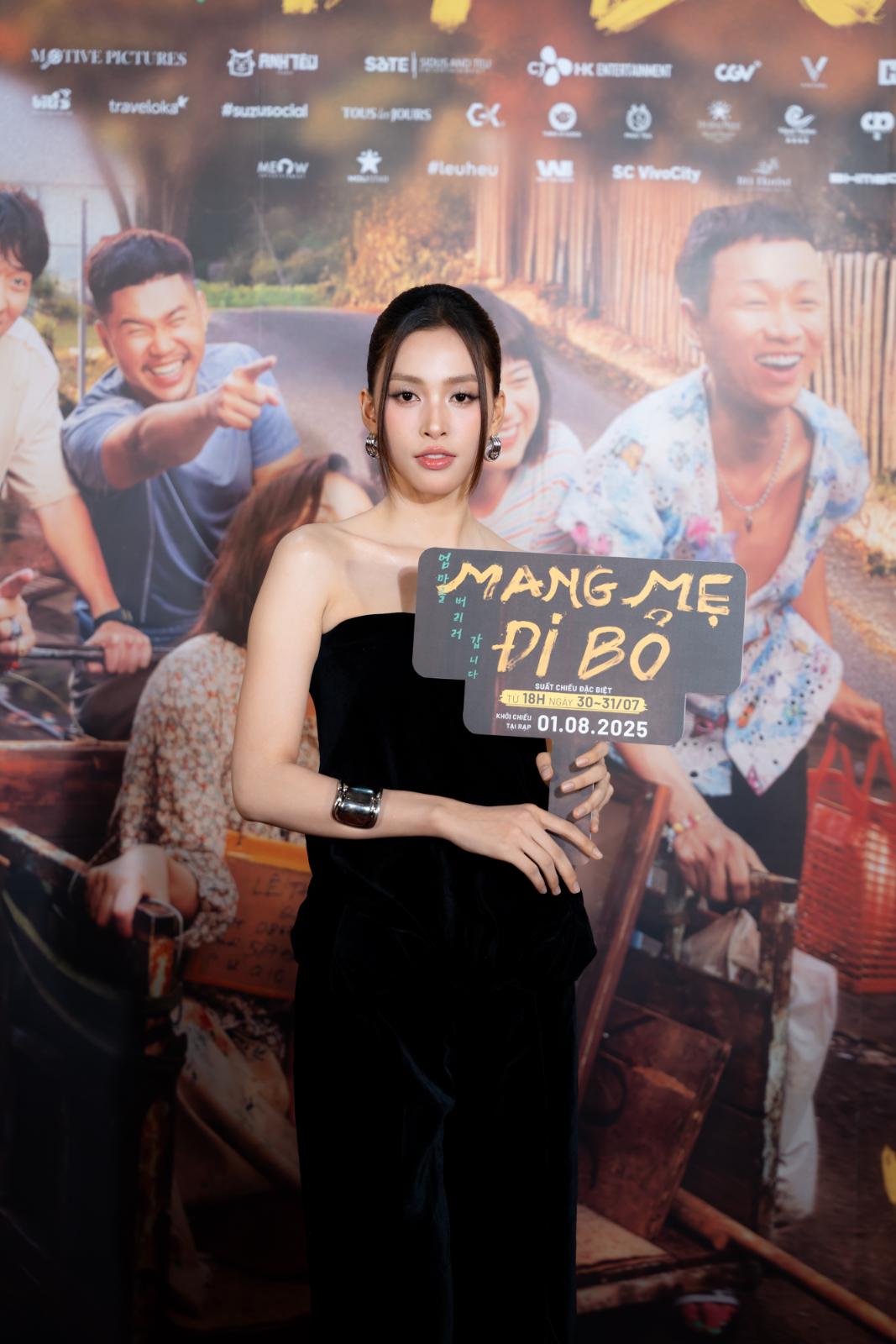 Mang Mẹ Đi Bỏ 1 1 Dàn sao Việt hội tụ tại thảm đỏ ra mắt phim Mang Mẹ Đi Bỏ