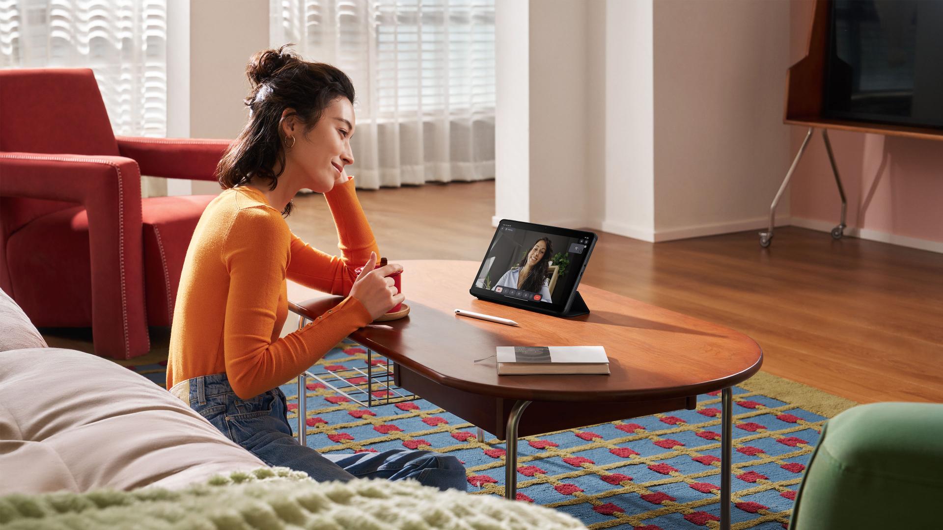 Redmi Pad 2 Scenario angle 3 Redmi Pad 2 Series ra mắt, hiệu năng tối ưu cho học tập & giải trí, giá chỉ từ 4,99 triệu đồng