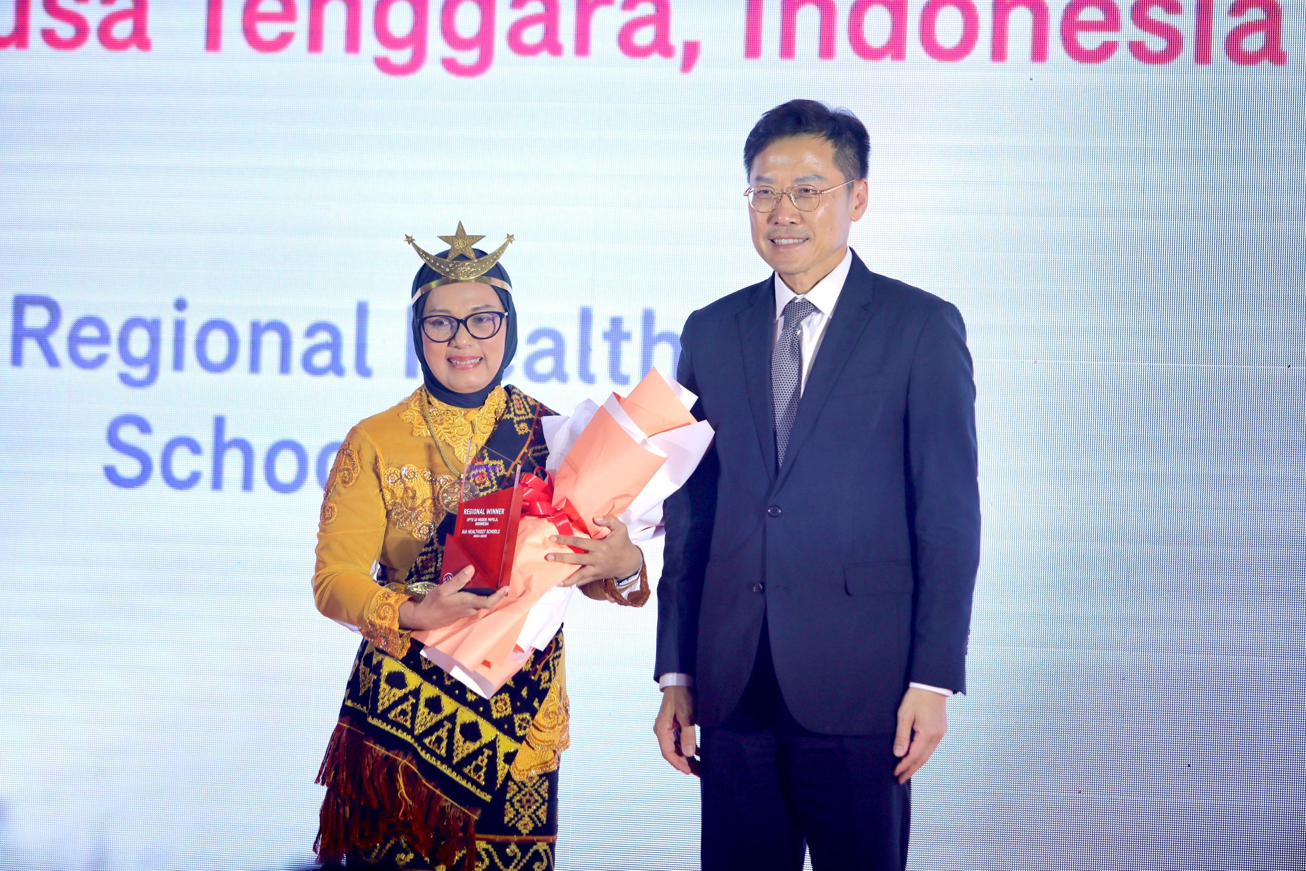 Hai đại diện Việt Nam tranh tài khu vực Châu Á cuộc thi Trường học Lành mạnh nhất AIA mùa 3 TRƯỜNG UPTD SD Negeri Papela giành giải cao nhất Hai đại diện Việt Nam tranh tài khu vực Châu Á cuộc thi Trường học Lành mạnh nhất AIA mùa 3