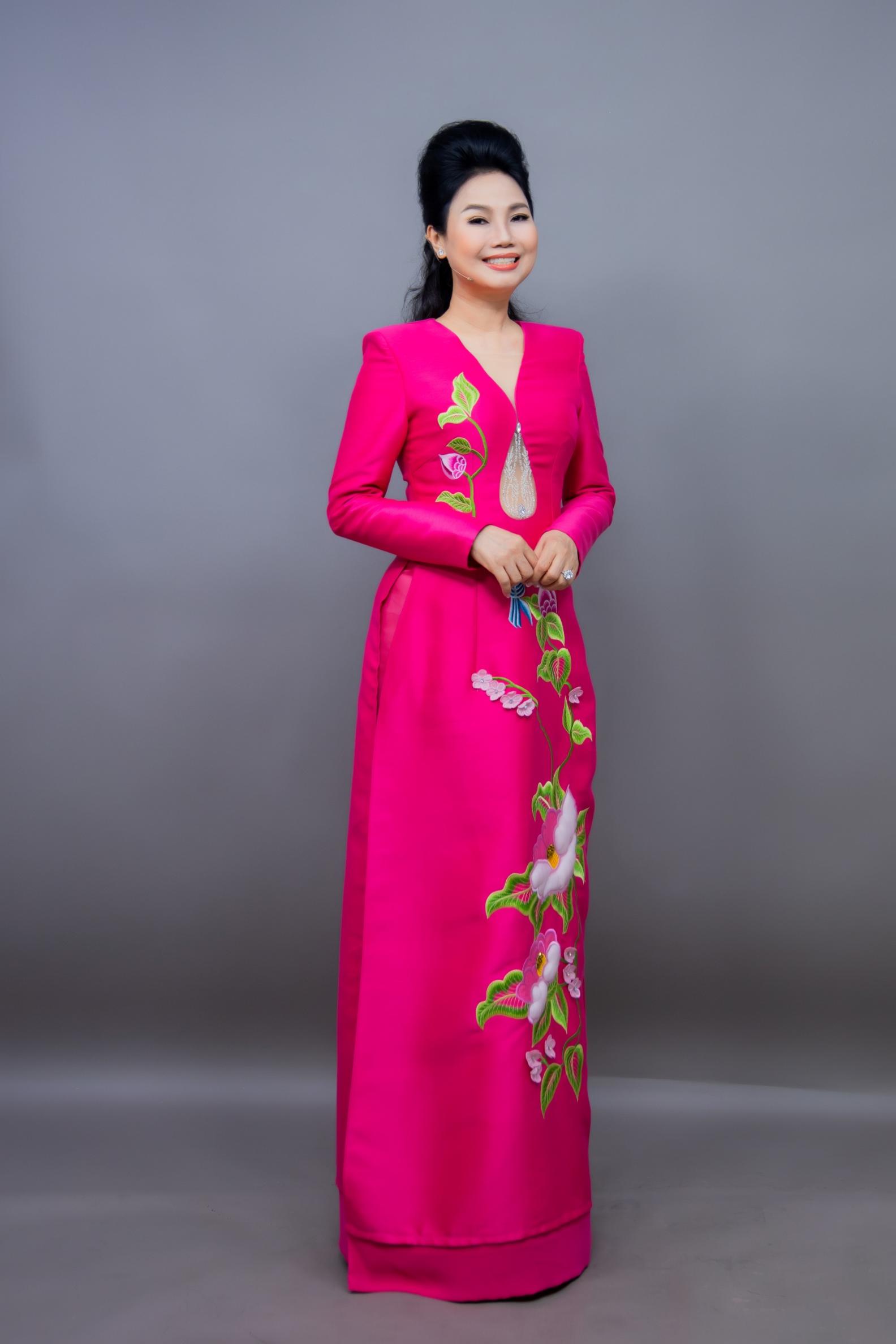 GK THUY TRANG 1 1 Ca sĩ Thùy Trang tiết lộ từng khóc nức nở vì xấu hổ khi được khán giả tặng hoa và tiền